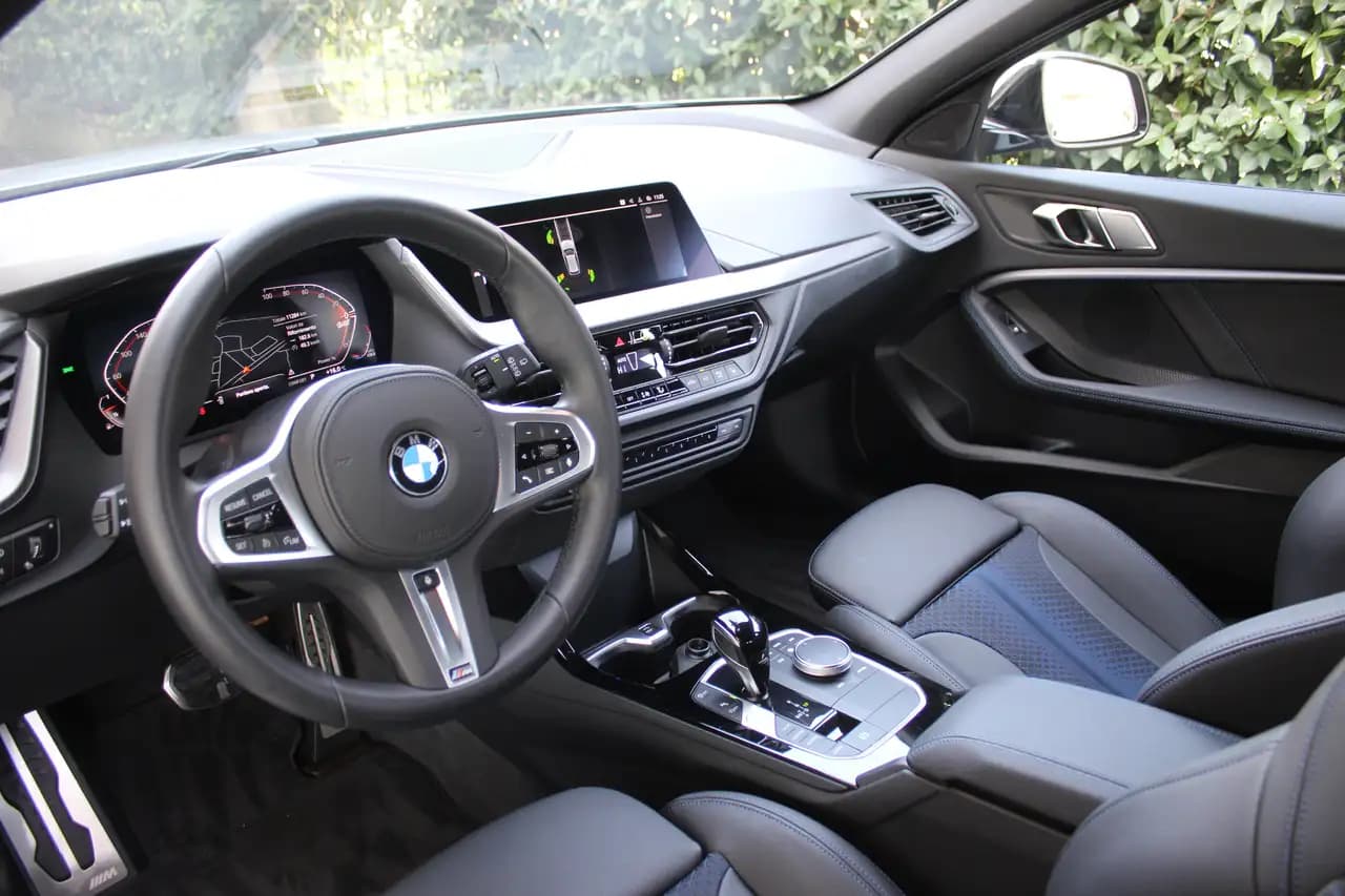 BMW 1 серия 2023 г. 8323 км. — фото 8