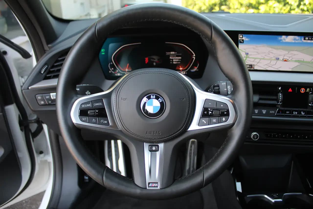BMW 1 серия 2023 г. 8323 км. — фото 10
