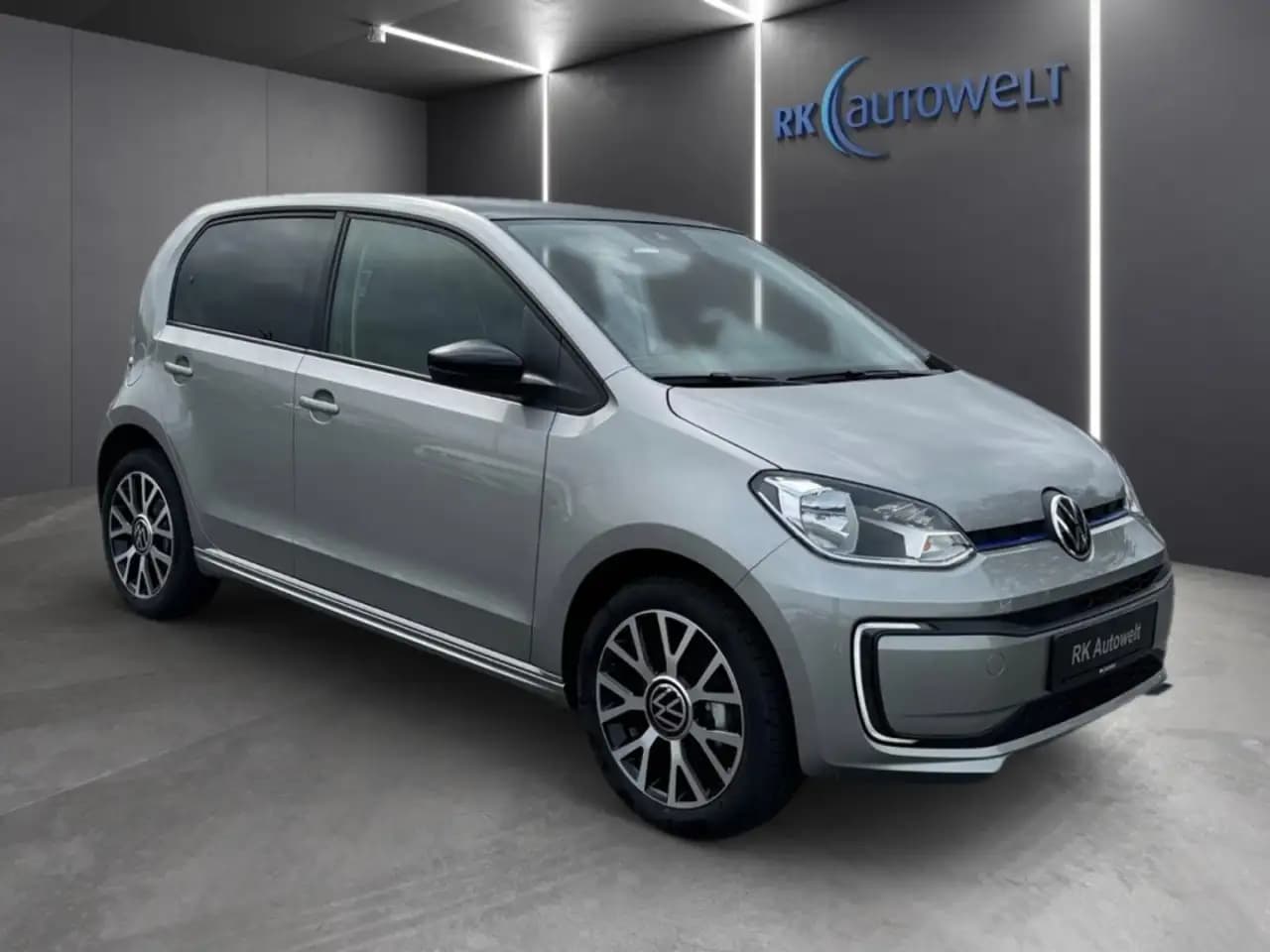 Volkswagen Up 0.0 AT (83 л.с.) 2023 г. 1 км — фото 2