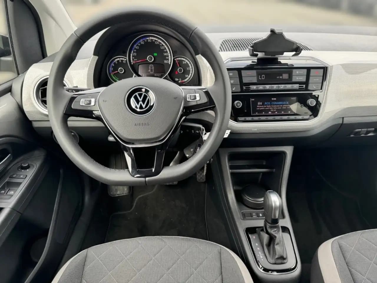 Volkswagen Up 0.0 AT (83 л.с.) 2023 г. 1 км — фото 12