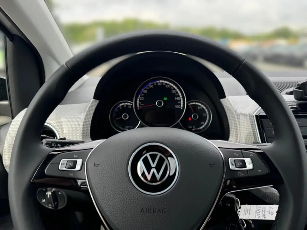 Volkswagen Up 0.0 AT (83 л.с.) 2023 г. 1 км — фото 13