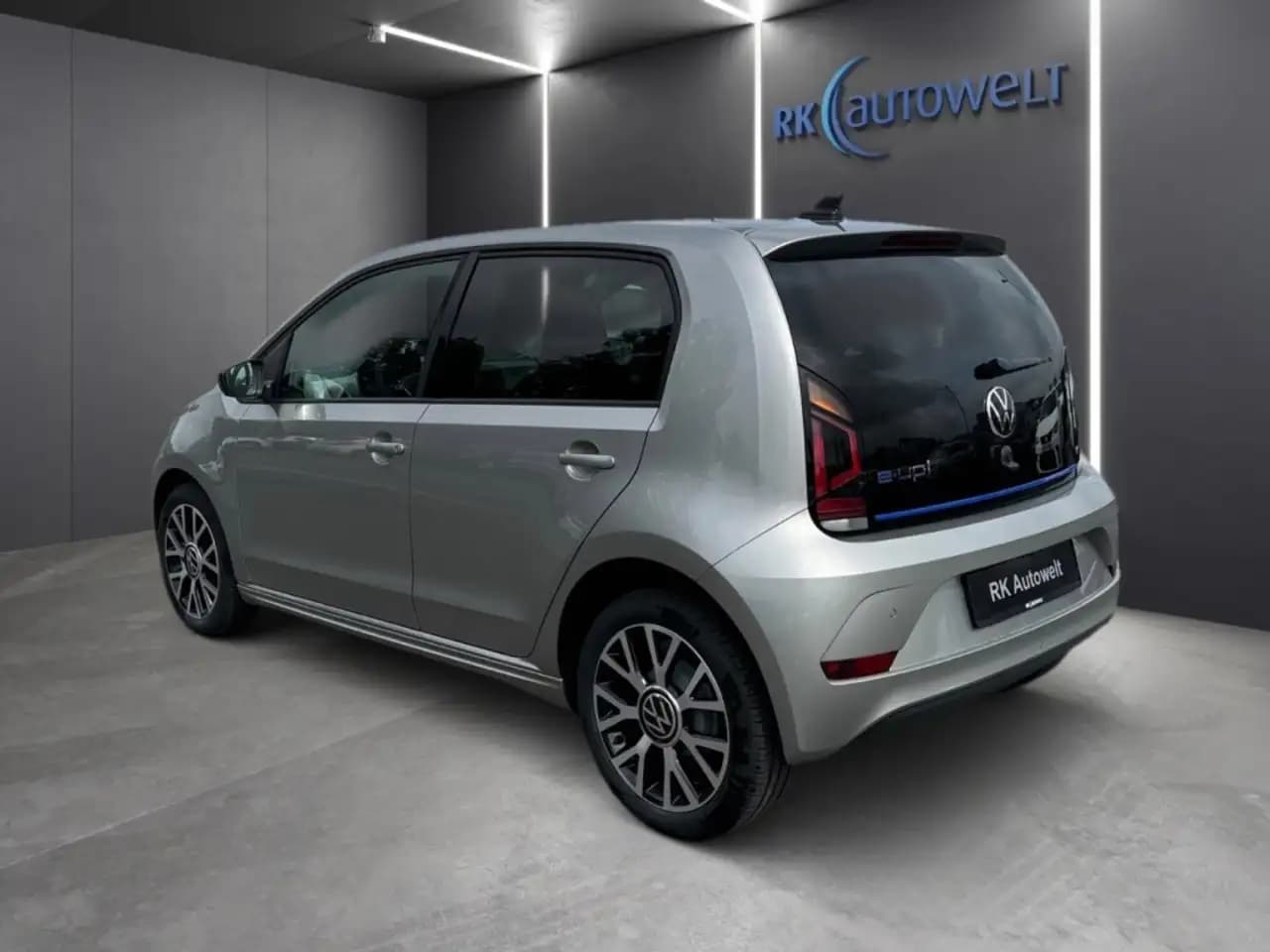 Volkswagen Up 0.0 AT (83 л.с.) 2023 г. 1 км — фото 5