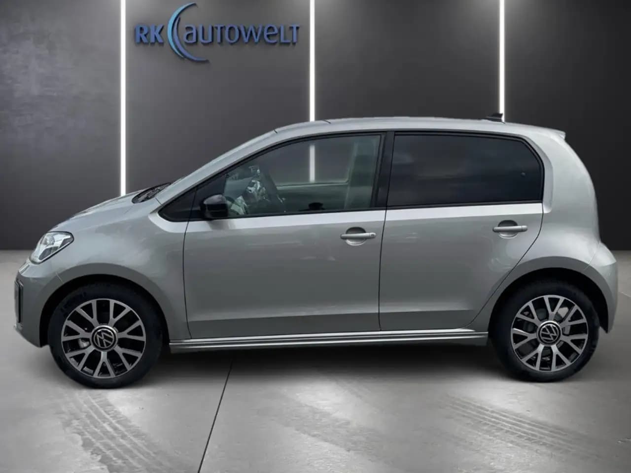 Volkswagen Up 0.0 AT (83 л.с.) 2023 г. 1 км — фото 6