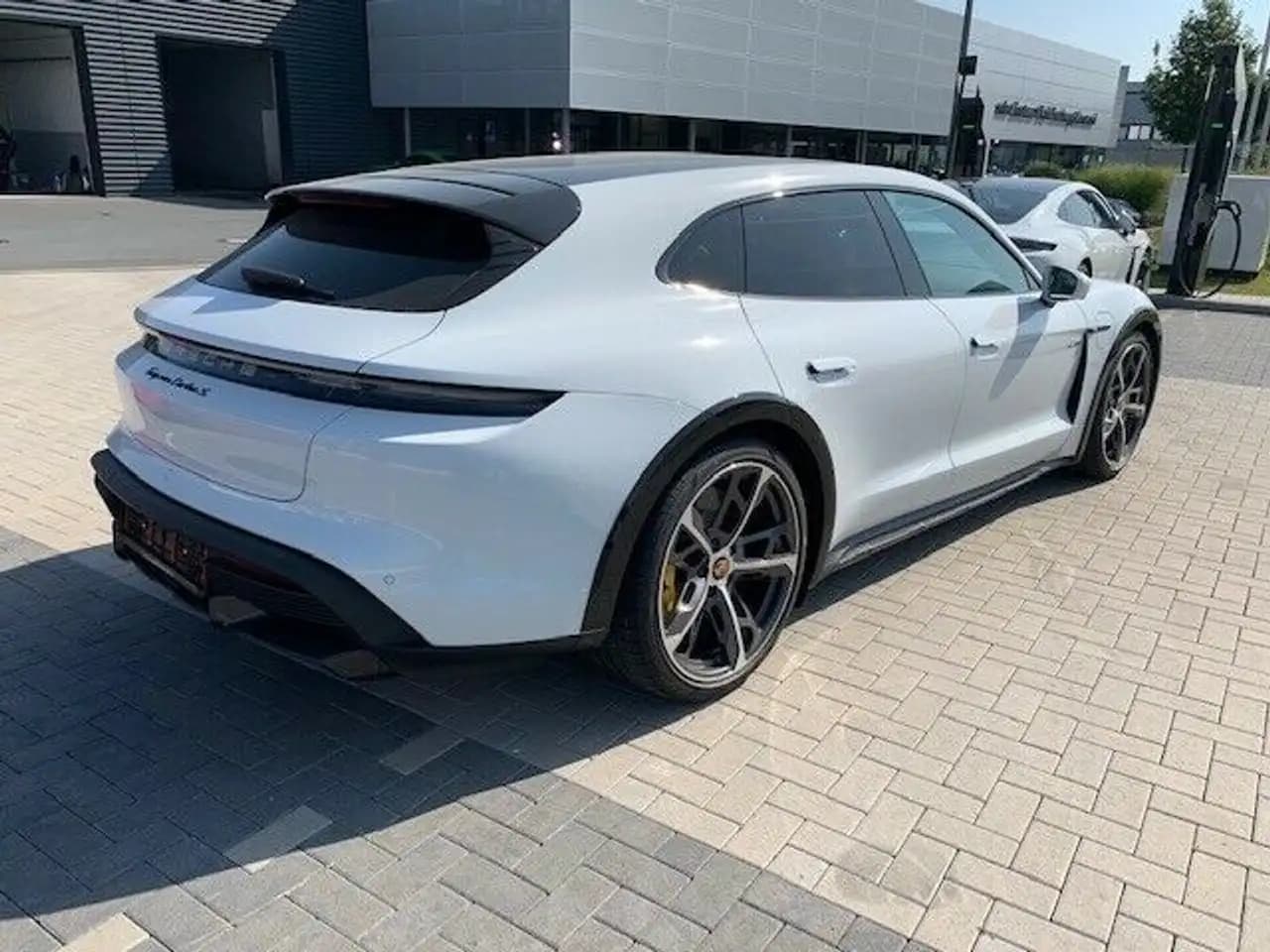 Porsche Taycan 2021 г. 13618 км. — фото 17