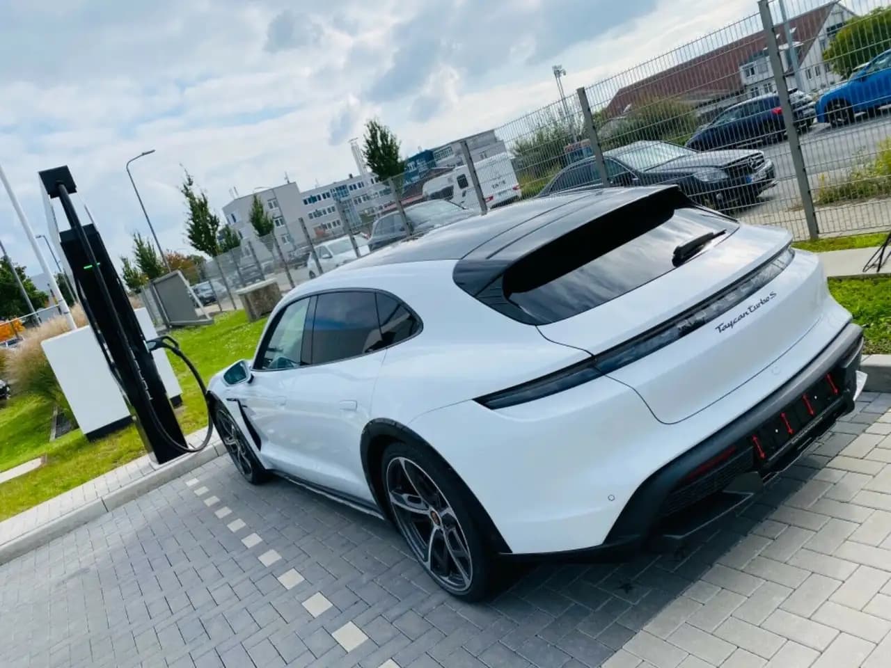 Porsche Taycan 2021 г. 13618 км. — фото 7