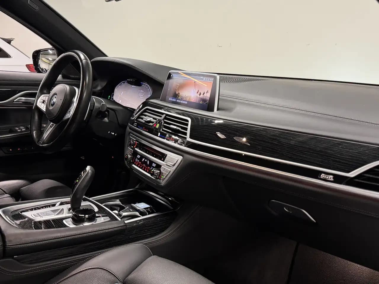BMW 7 серия 2021 г. 77091 км. — фото 12