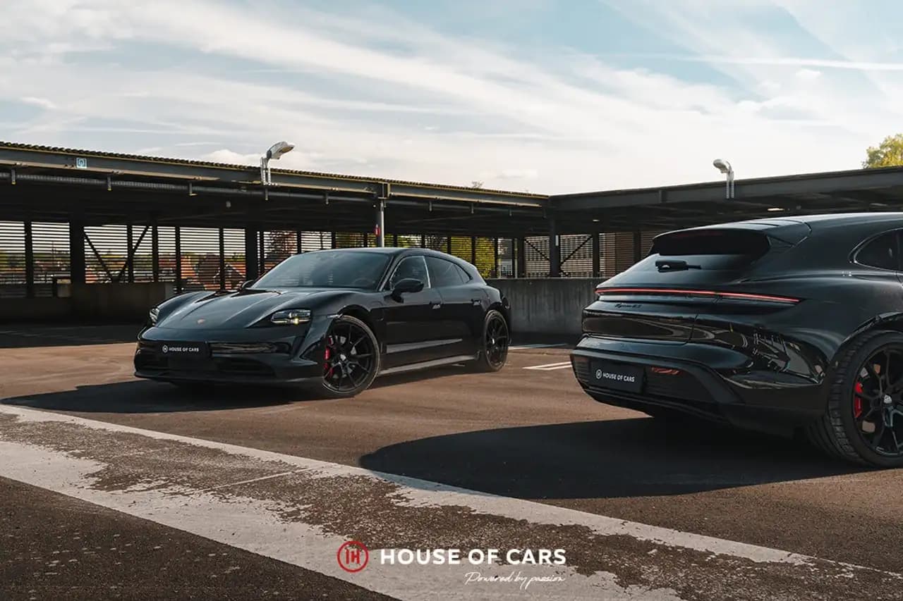 Porsche Taycan 2022 г. 13389 км.