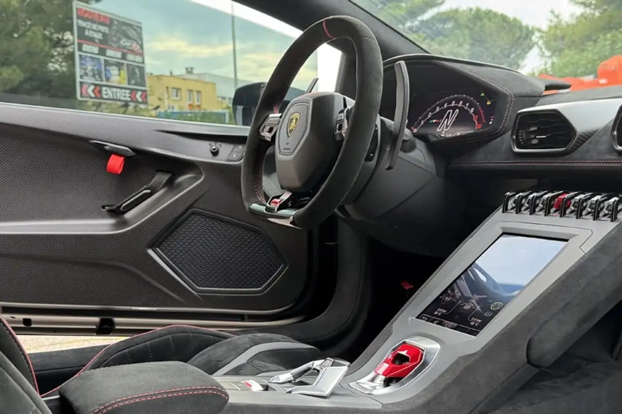 Lamborghini Huracan 2023 г. 6008 км. — фото 12