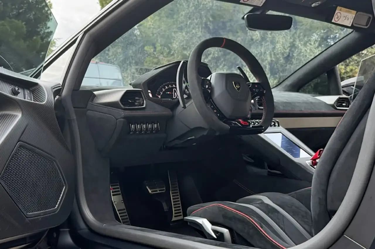 Lamborghini Huracan 2023 г. 6008 км. — фото 10