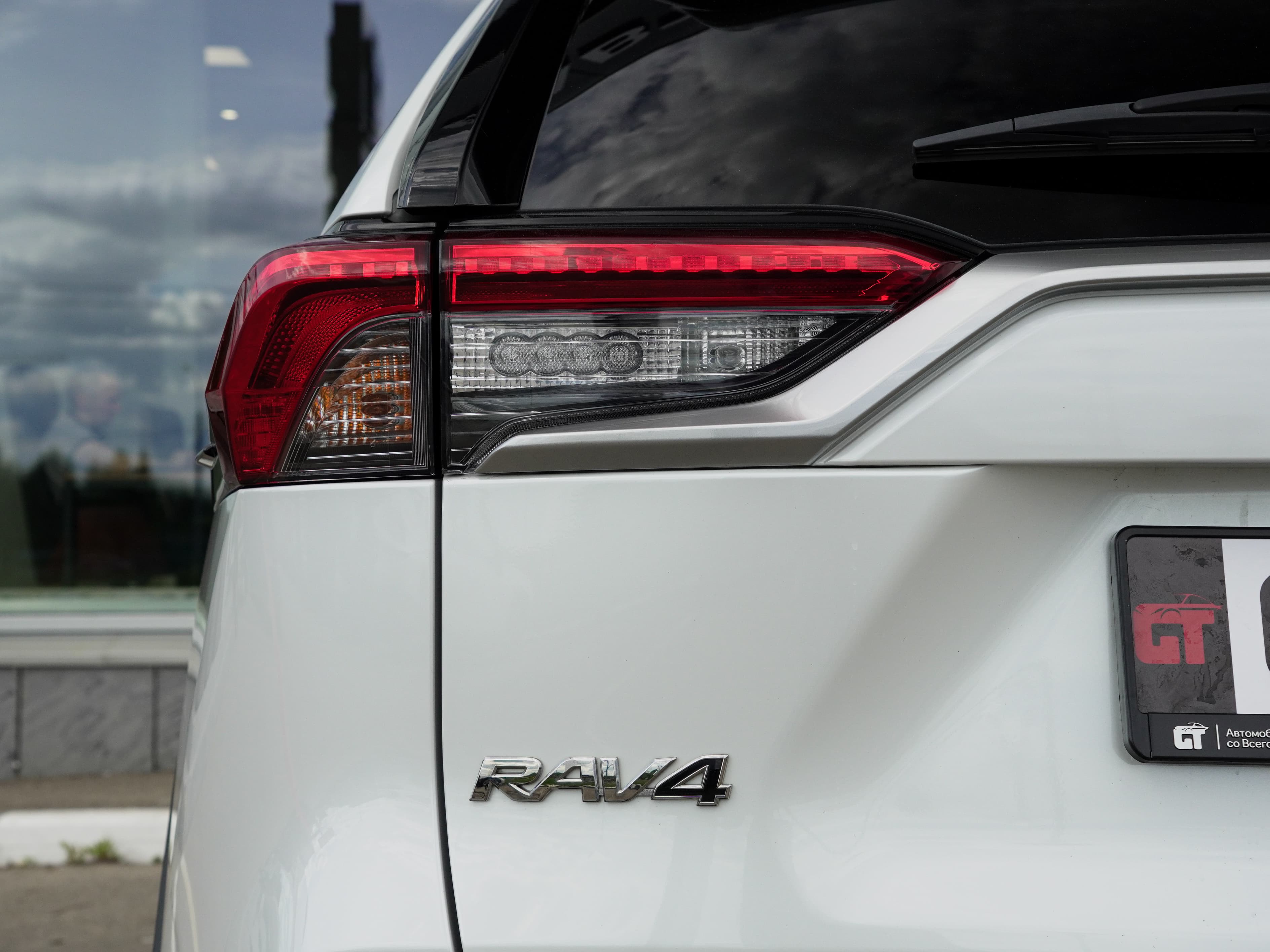 Toyota RAV4 — фото 13