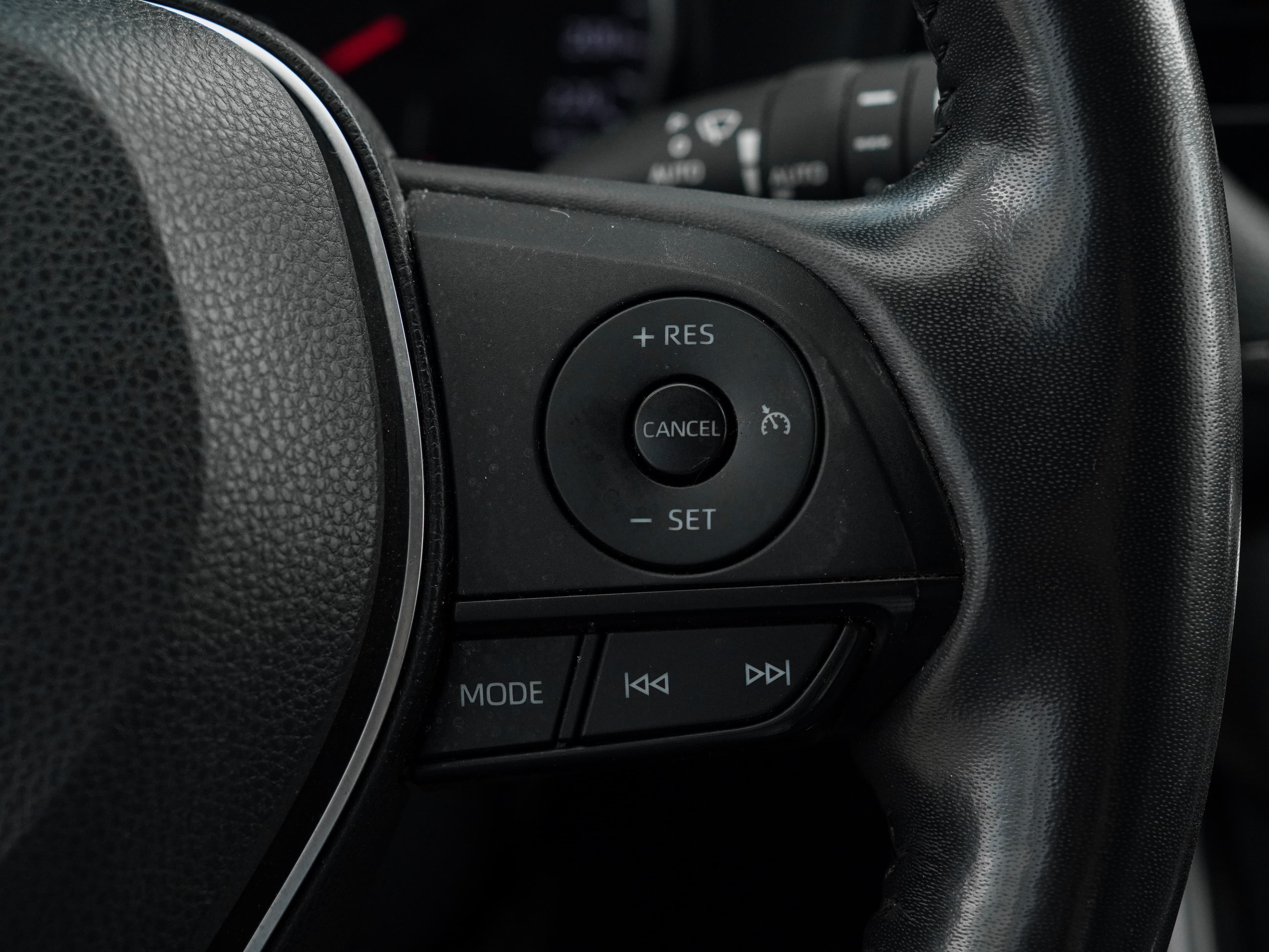 Toyota RAV4 — фото 18