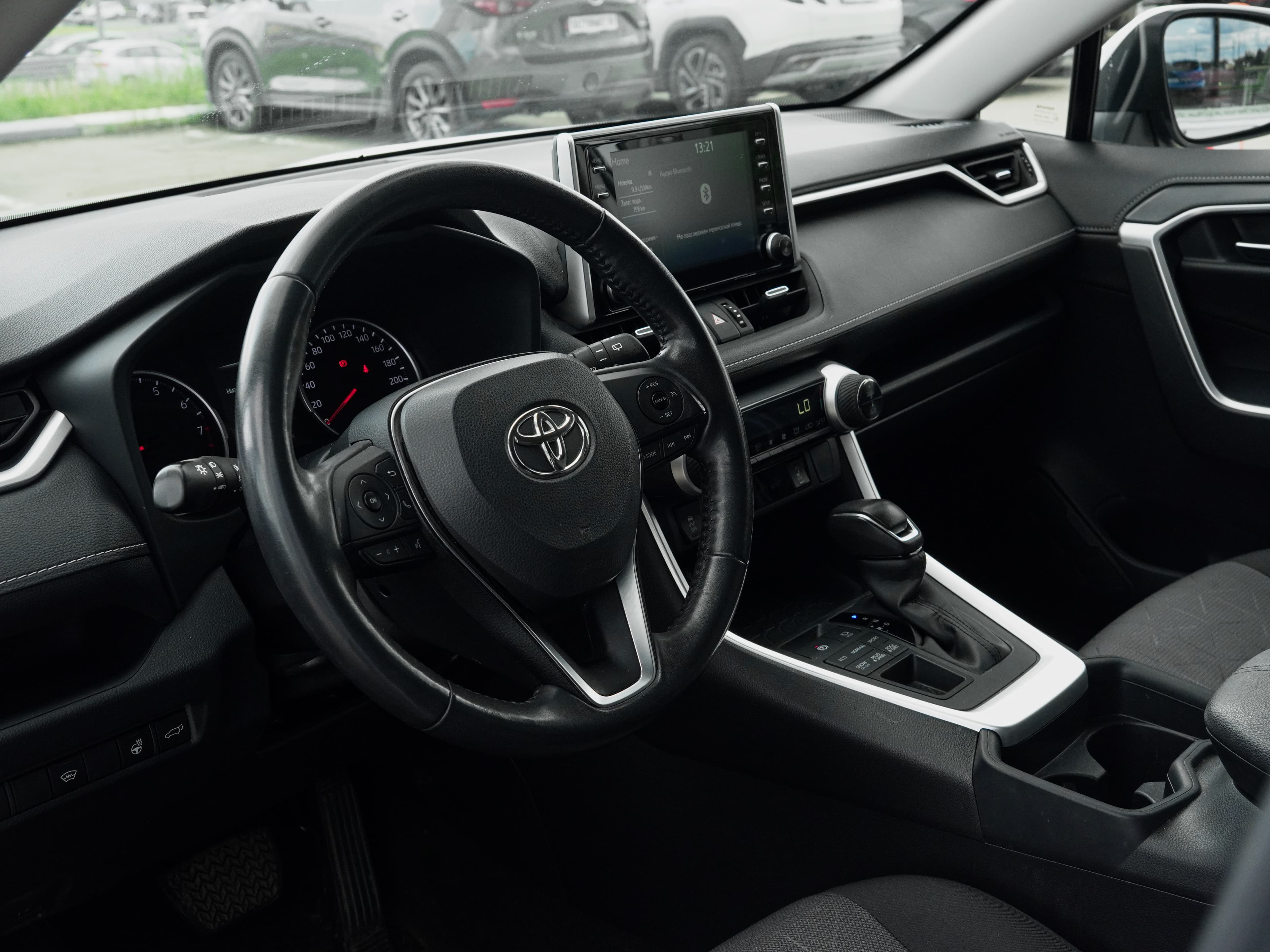 Toyota RAV4 — фото 24