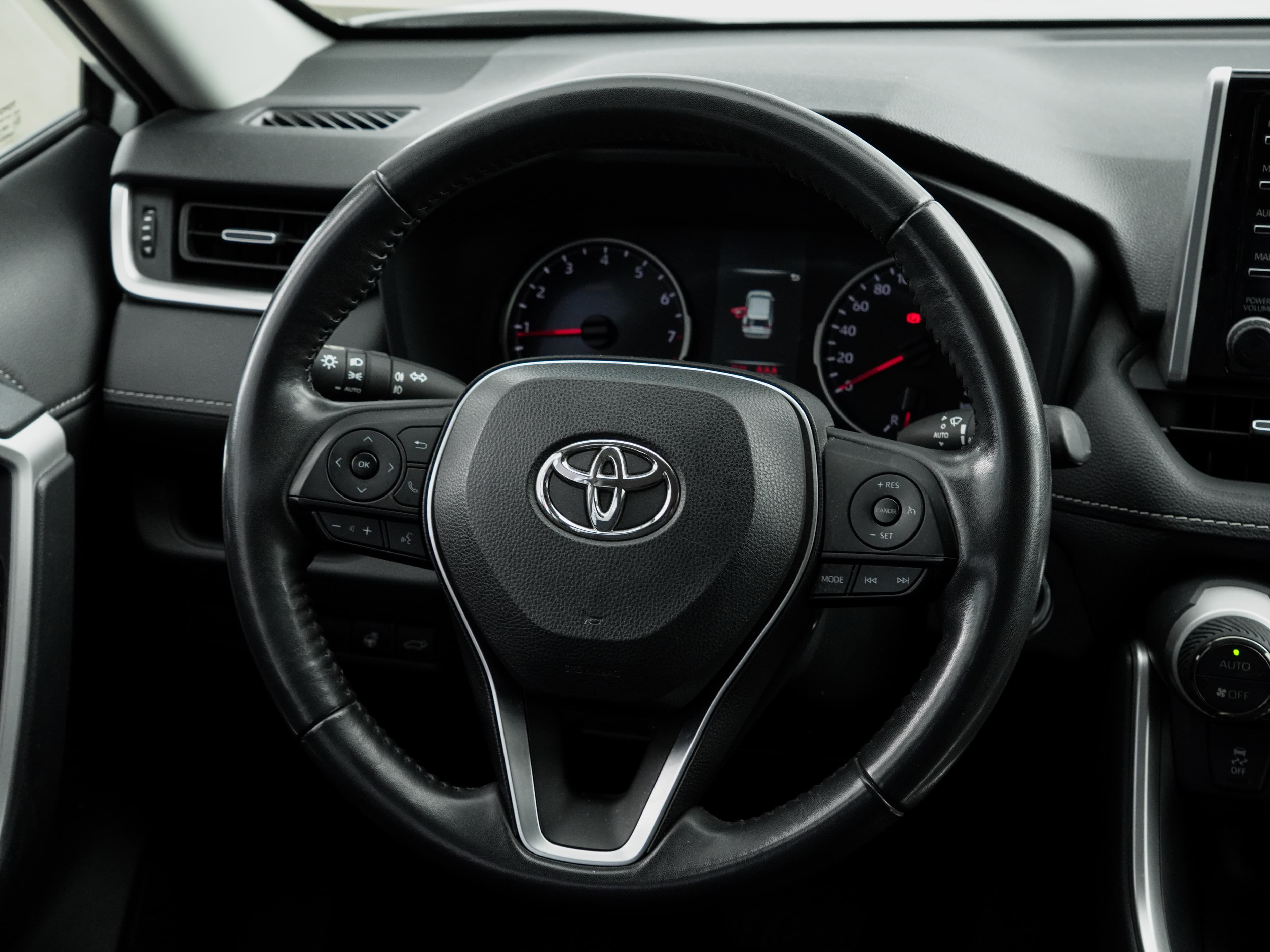 Toyota RAV4 — фото 28