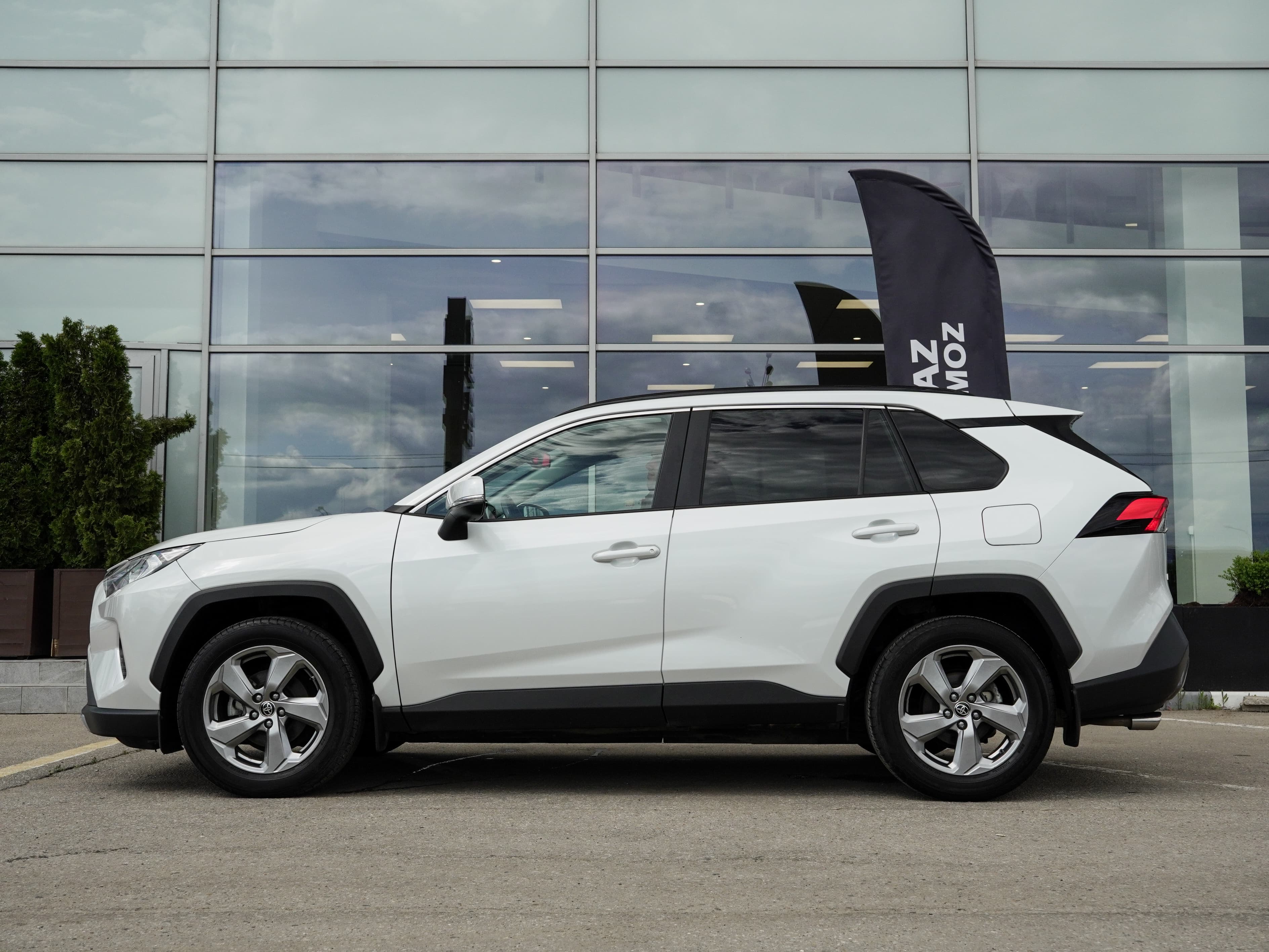 Toyota RAV4 — фото 4