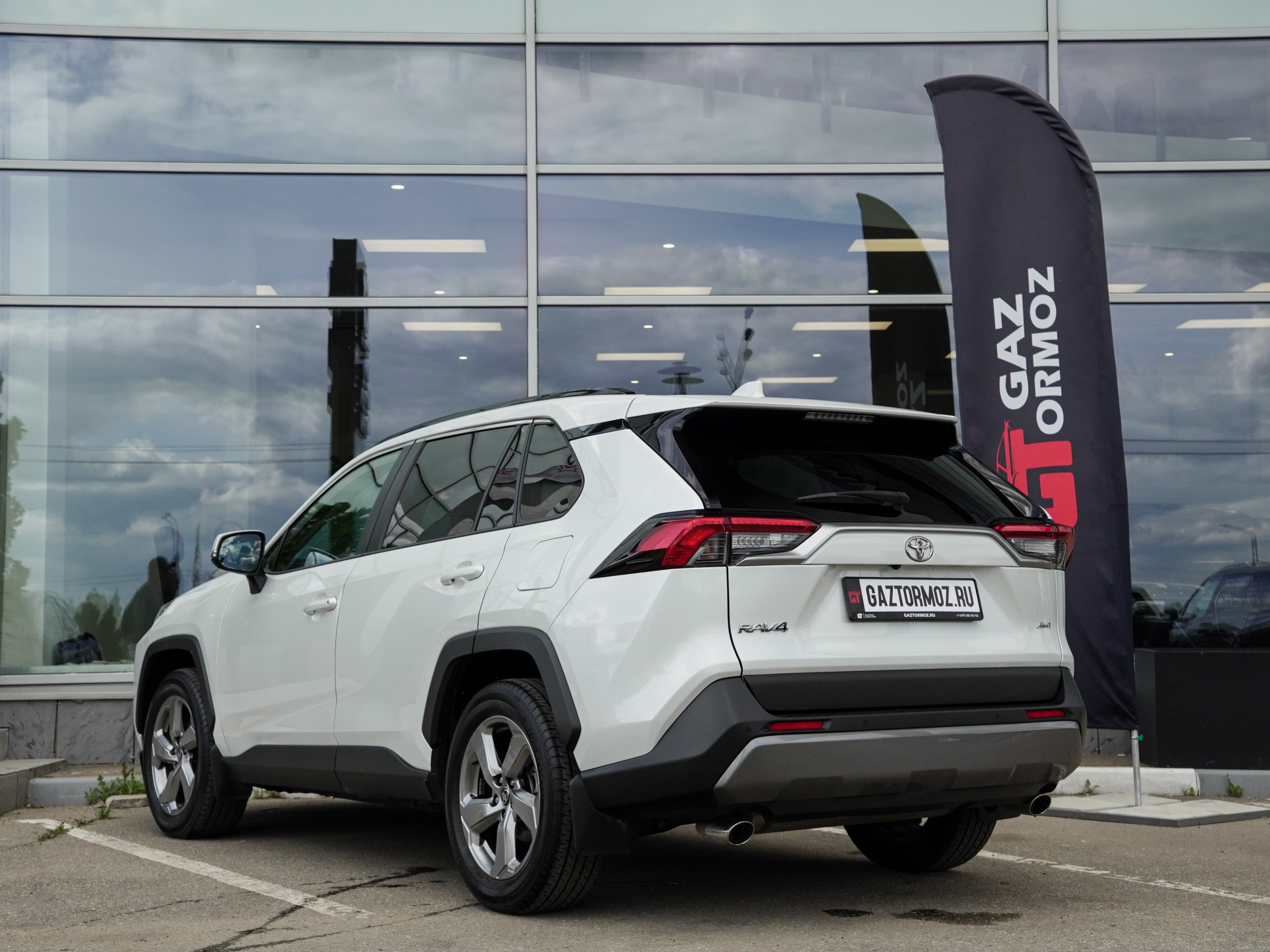 Toyota RAV4 — фото 5