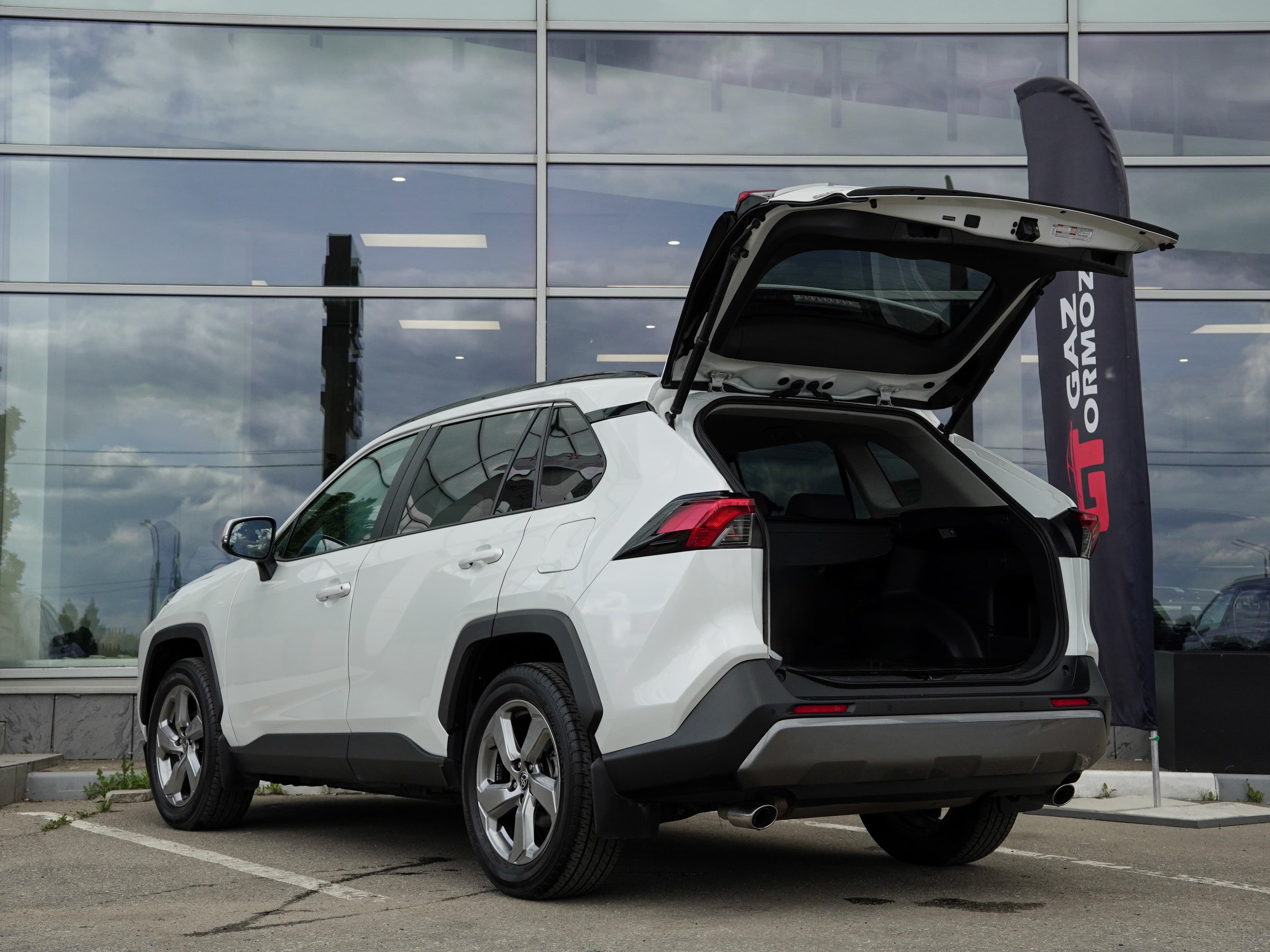 Toyota RAV4 — фото 6