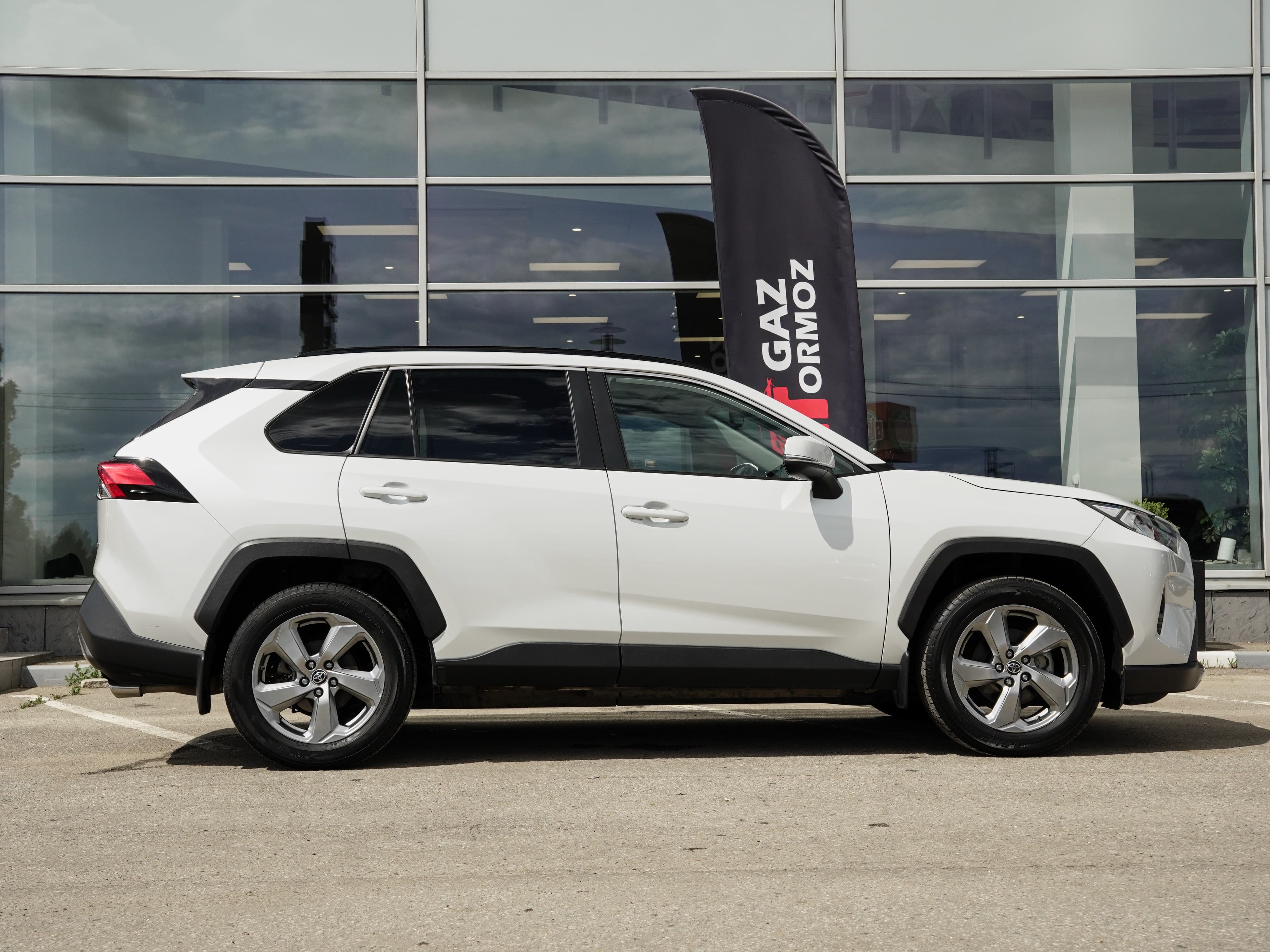Toyota RAV4 — фото 9