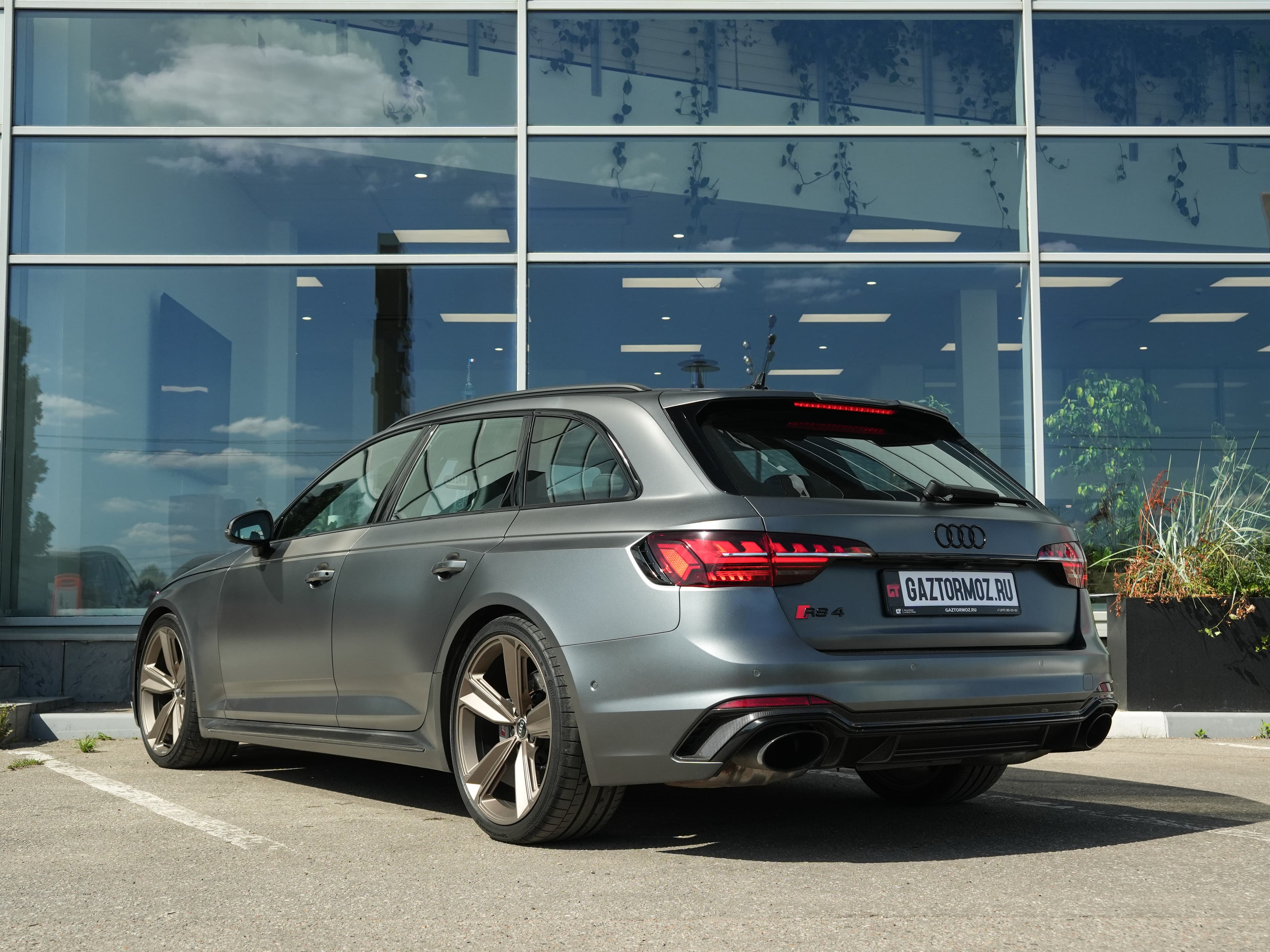 Audi RS4 — фото 5
