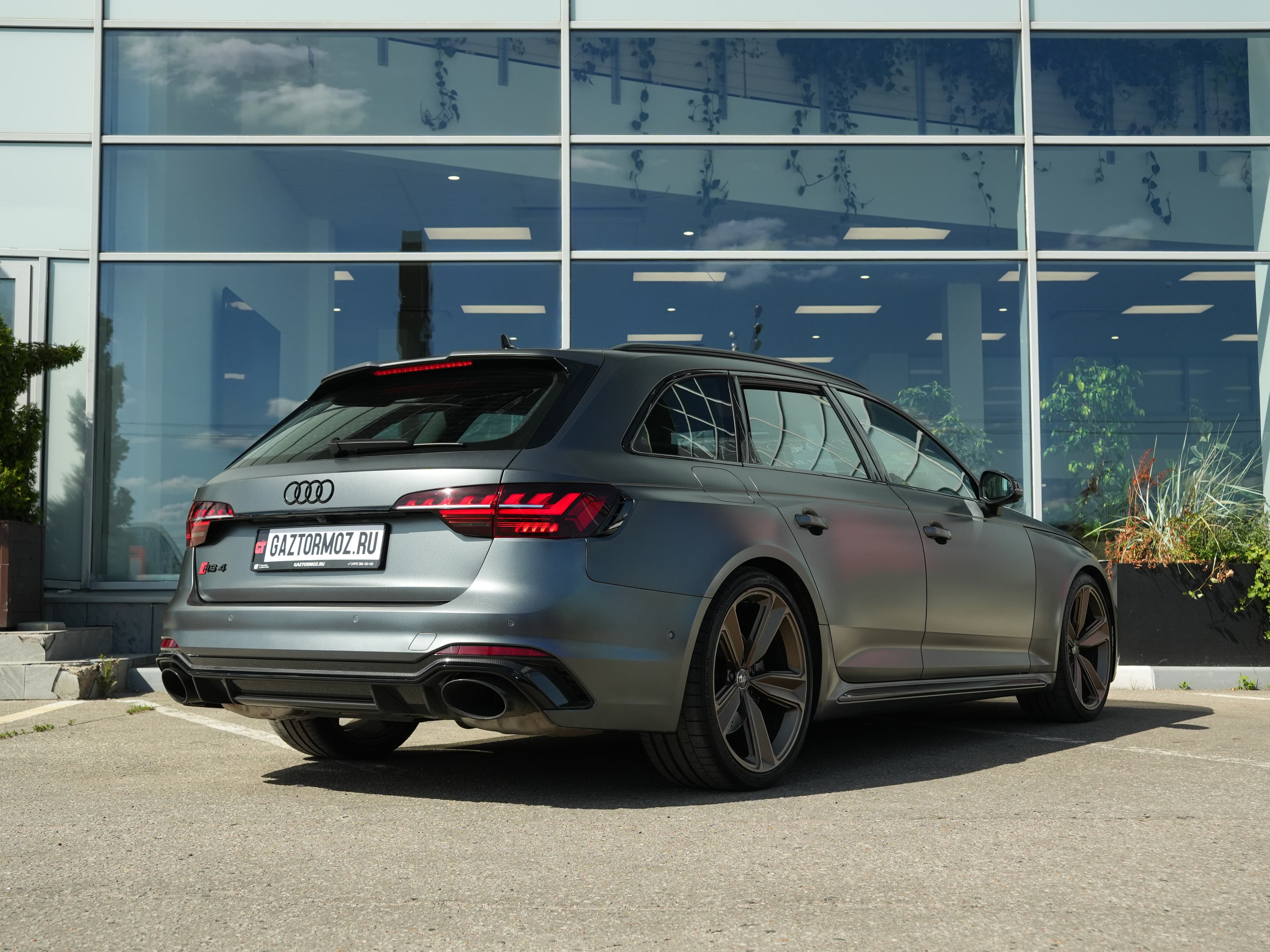 Audi RS4 — фото 8