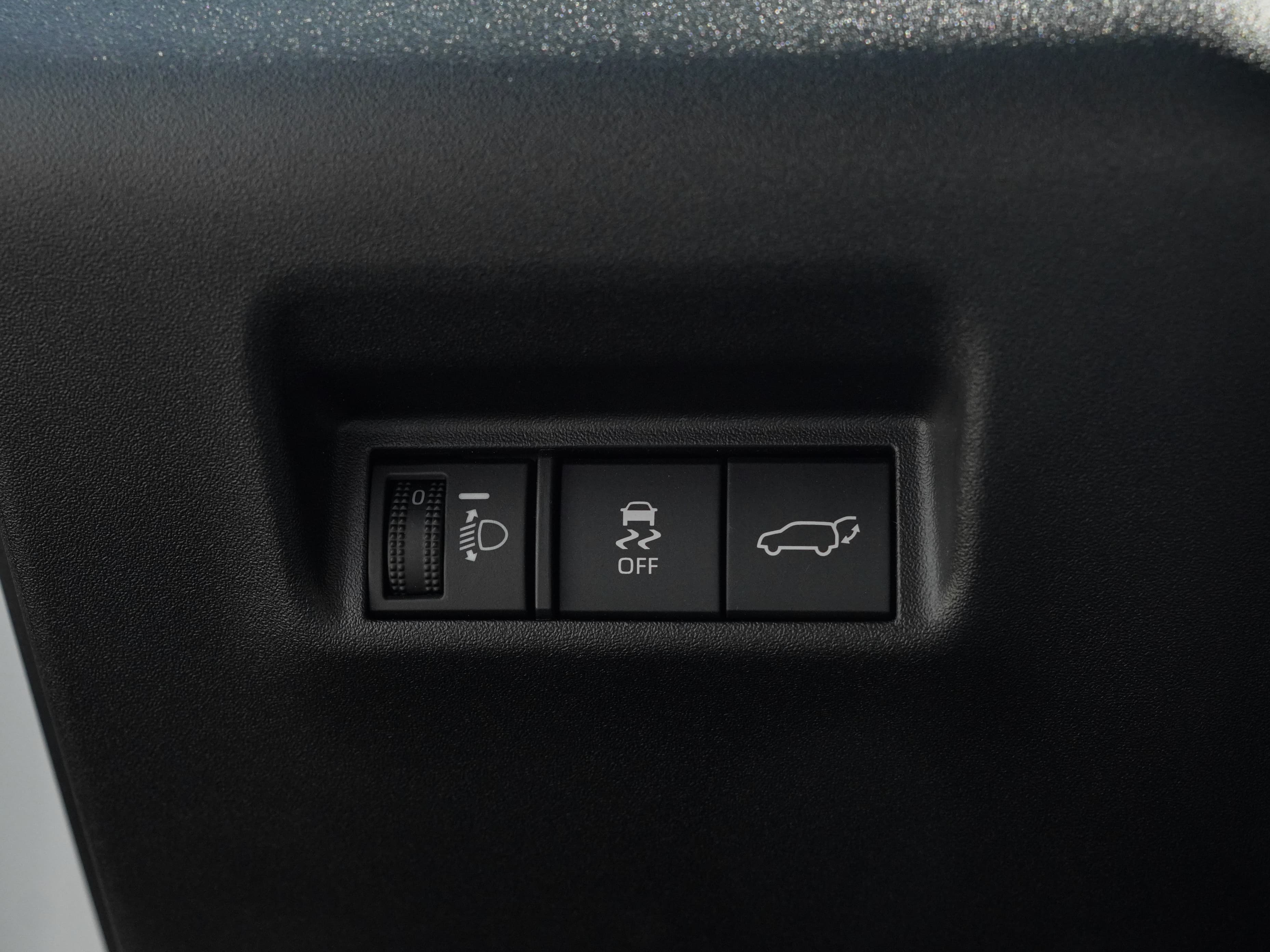 Toyota RAV4 — фото 15