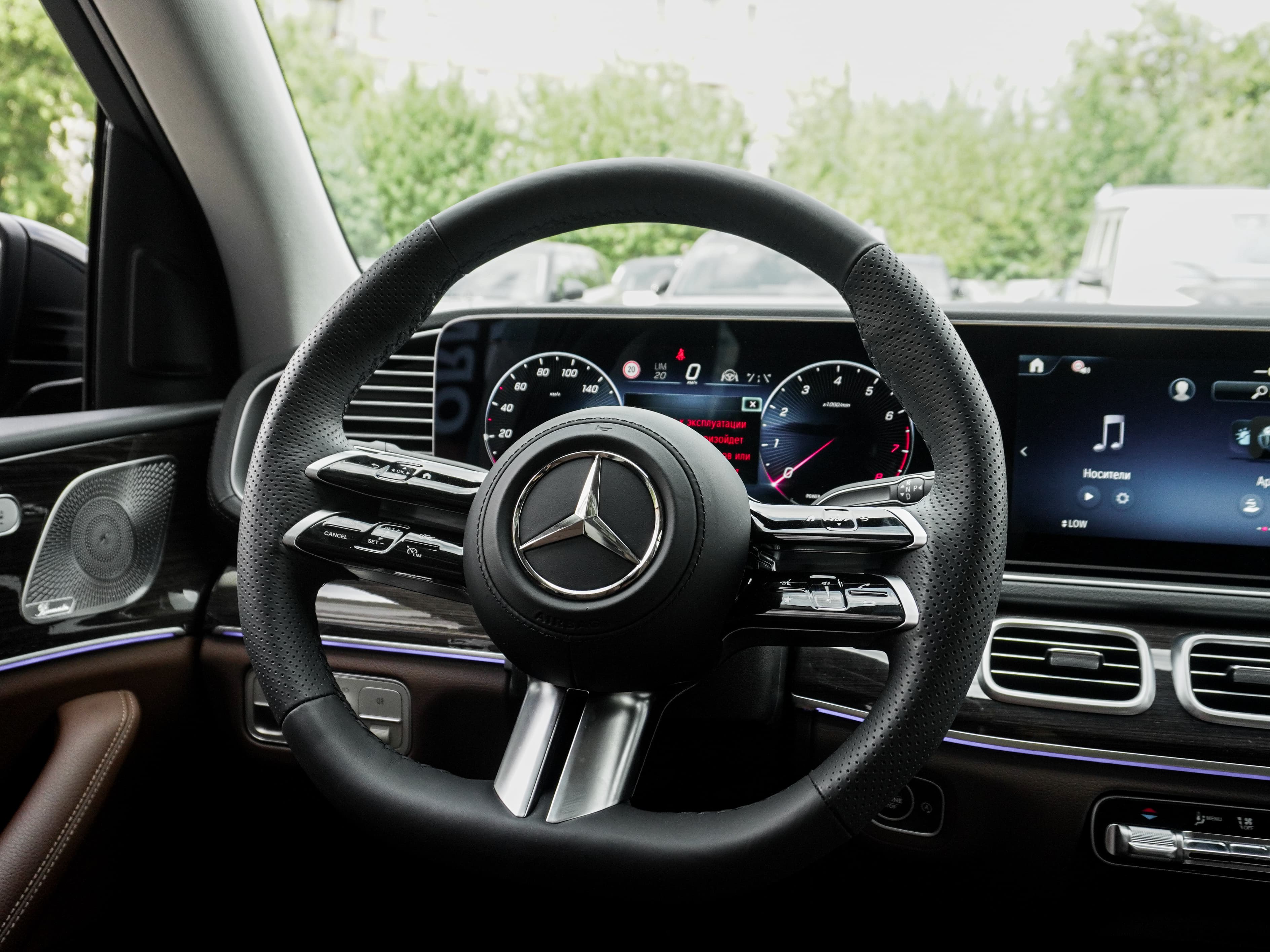 Brabus 500: черный экстерьер и коричневый салон — фото 14