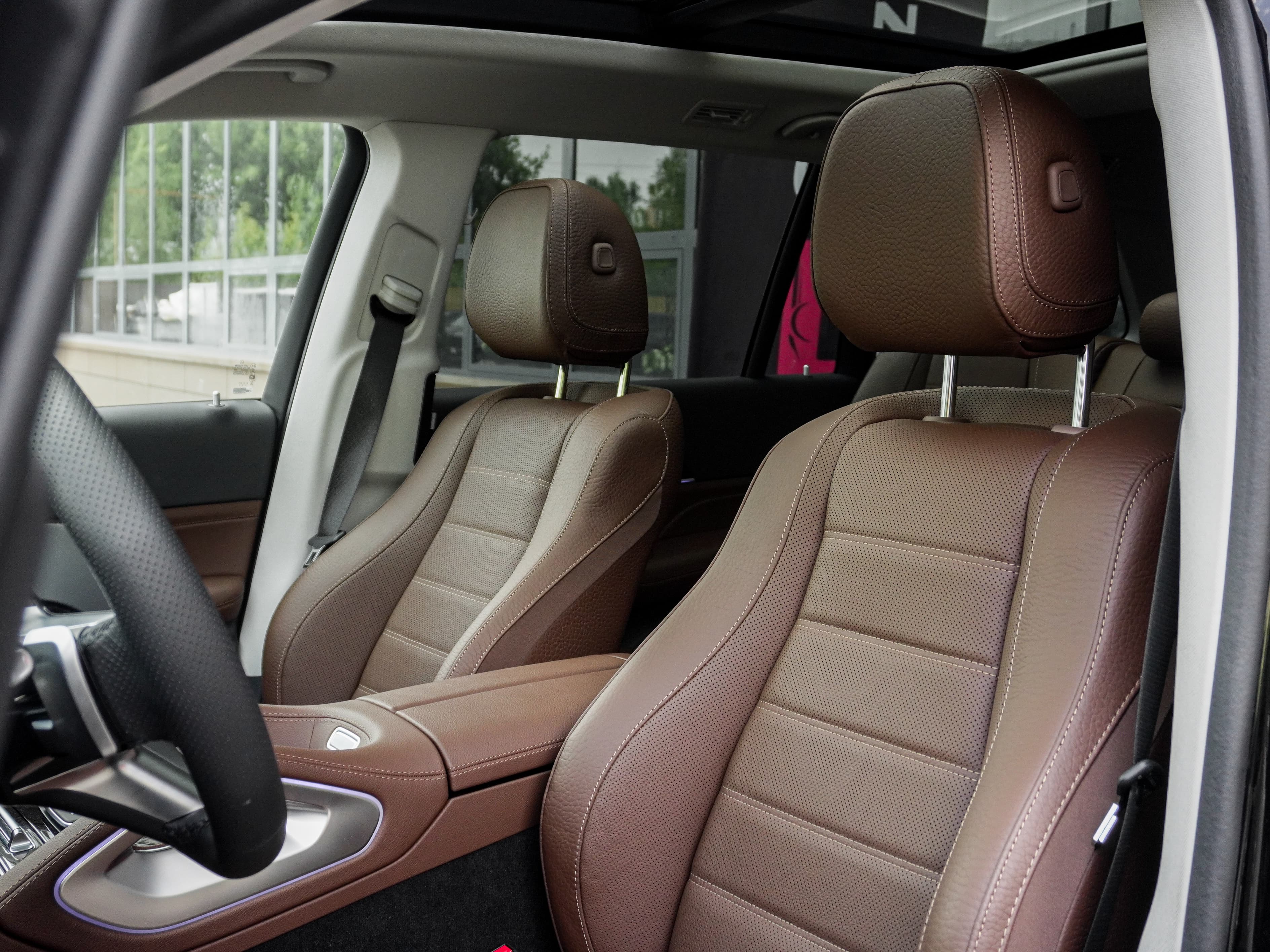 Brabus 500: черный экстерьер и коричневый салон — фото 17