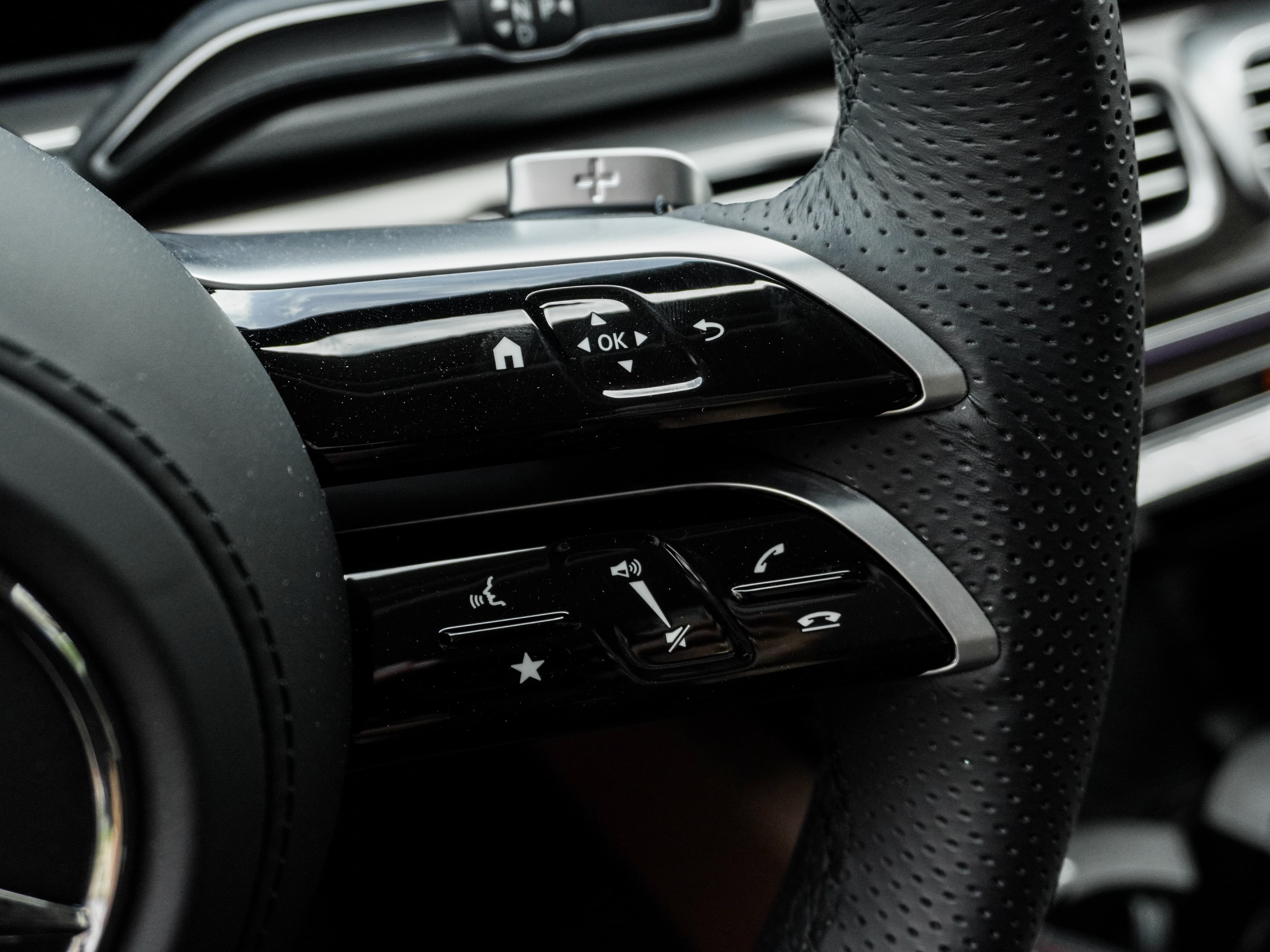 Brabus 500: черный экстерьер и коричневый салон — фото 19