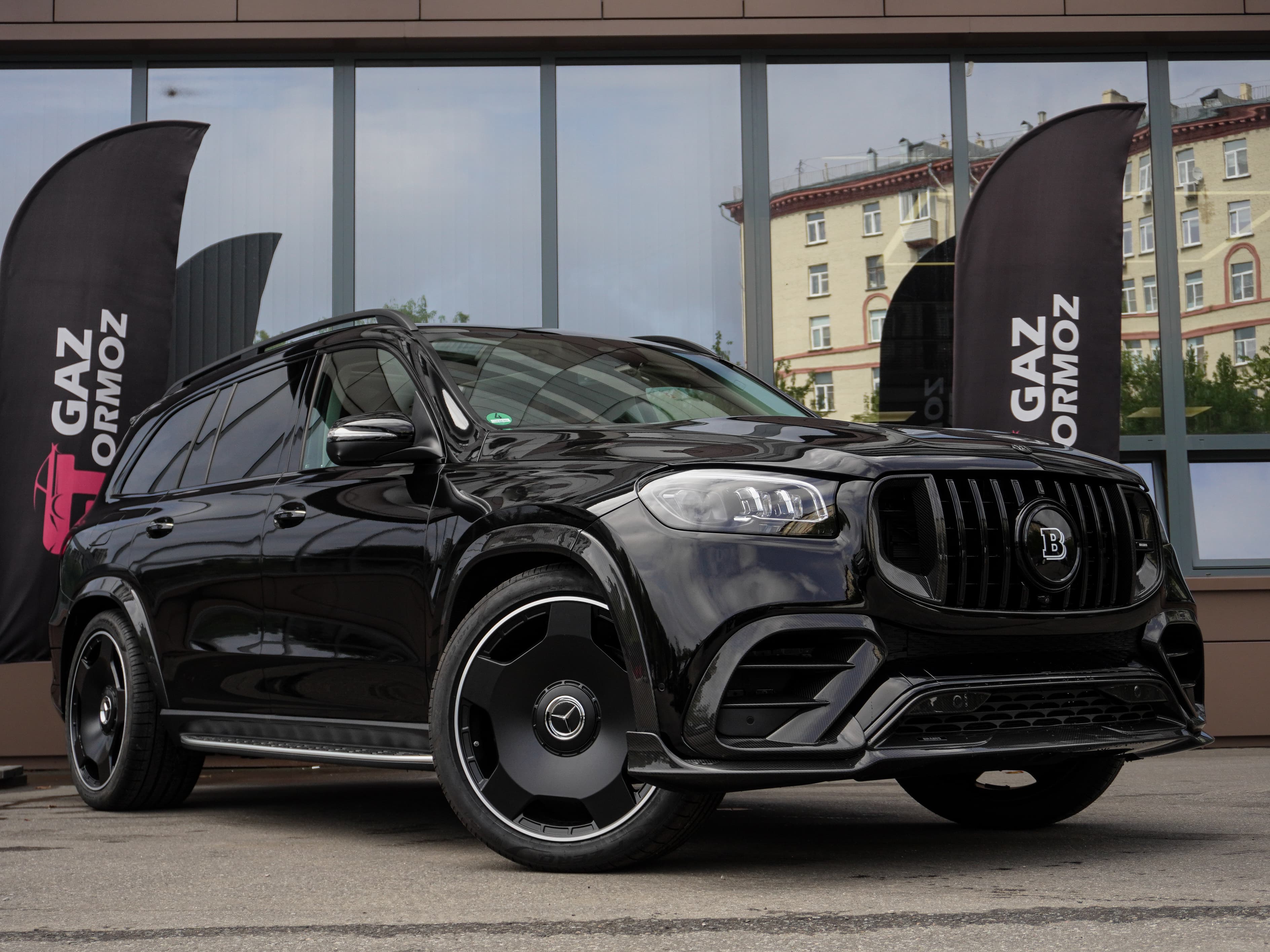 Brabus 500: черный экстерьер и коричневый салон — фото 3