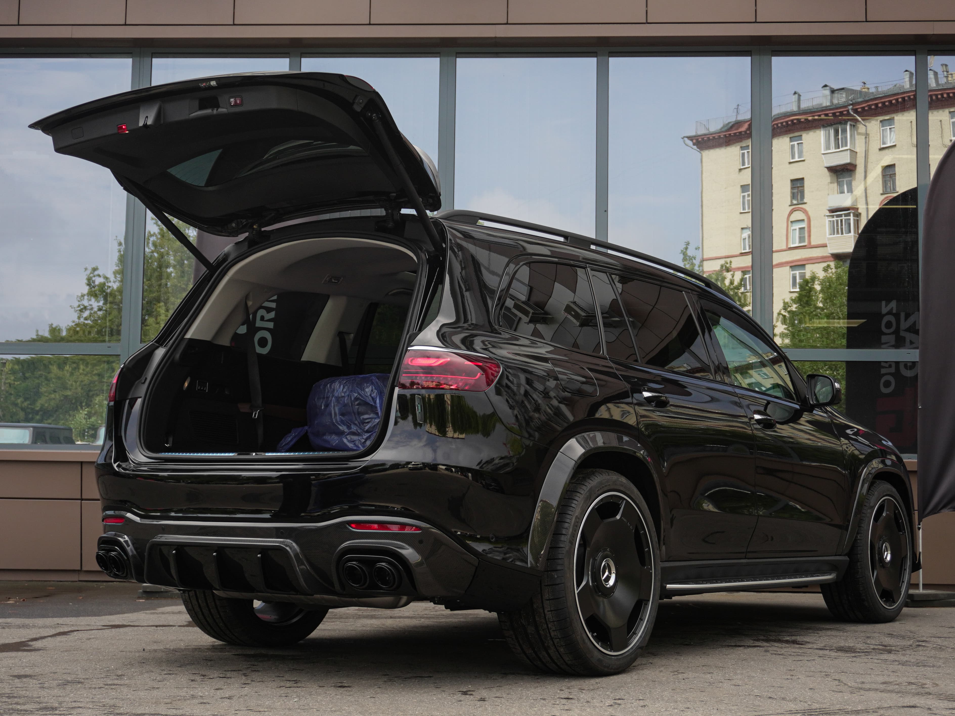 Brabus 500: черный экстерьер и коричневый салон — фото 6