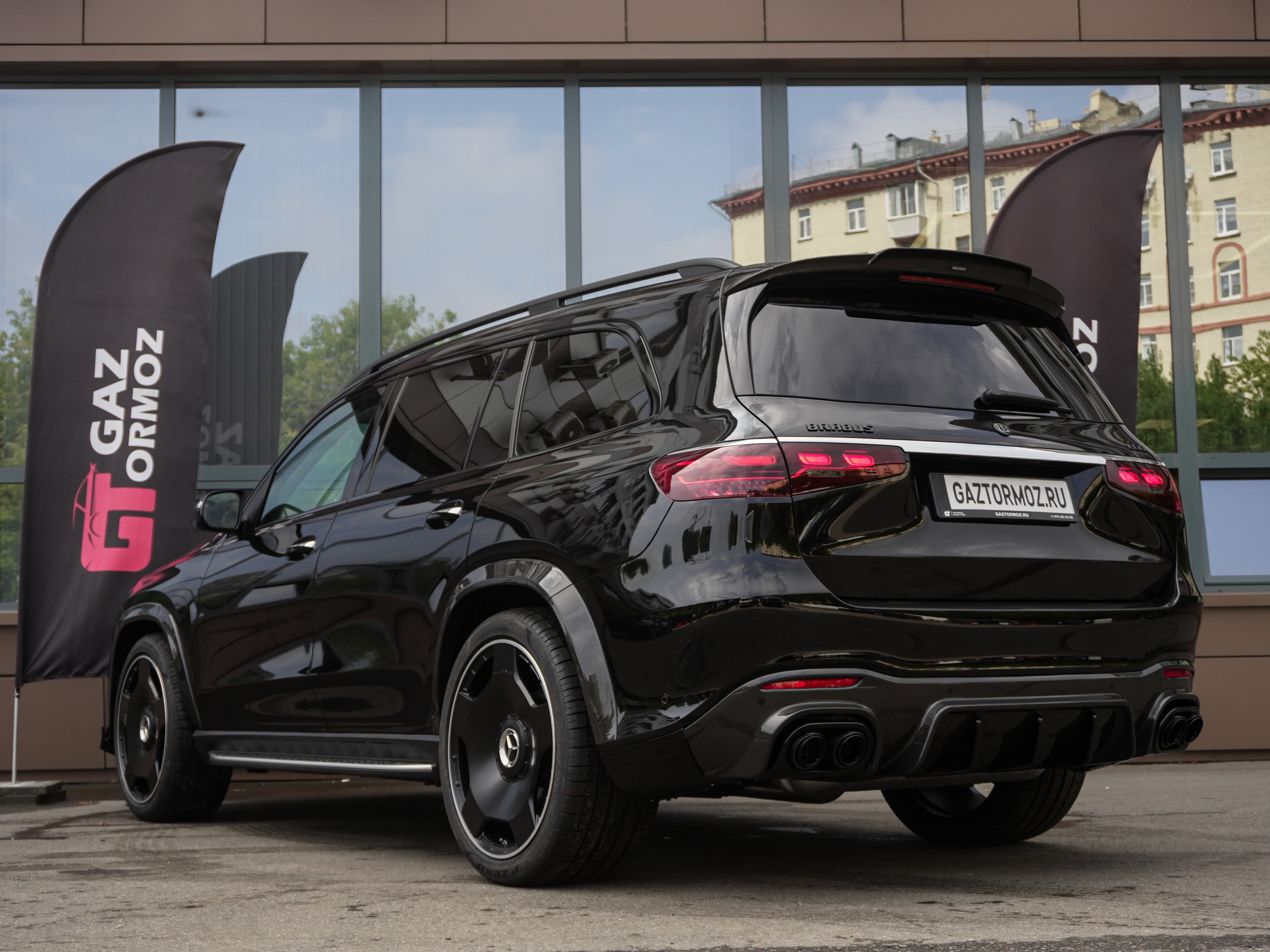 Brabus 500: черный экстерьер и коричневый салон — фото 8