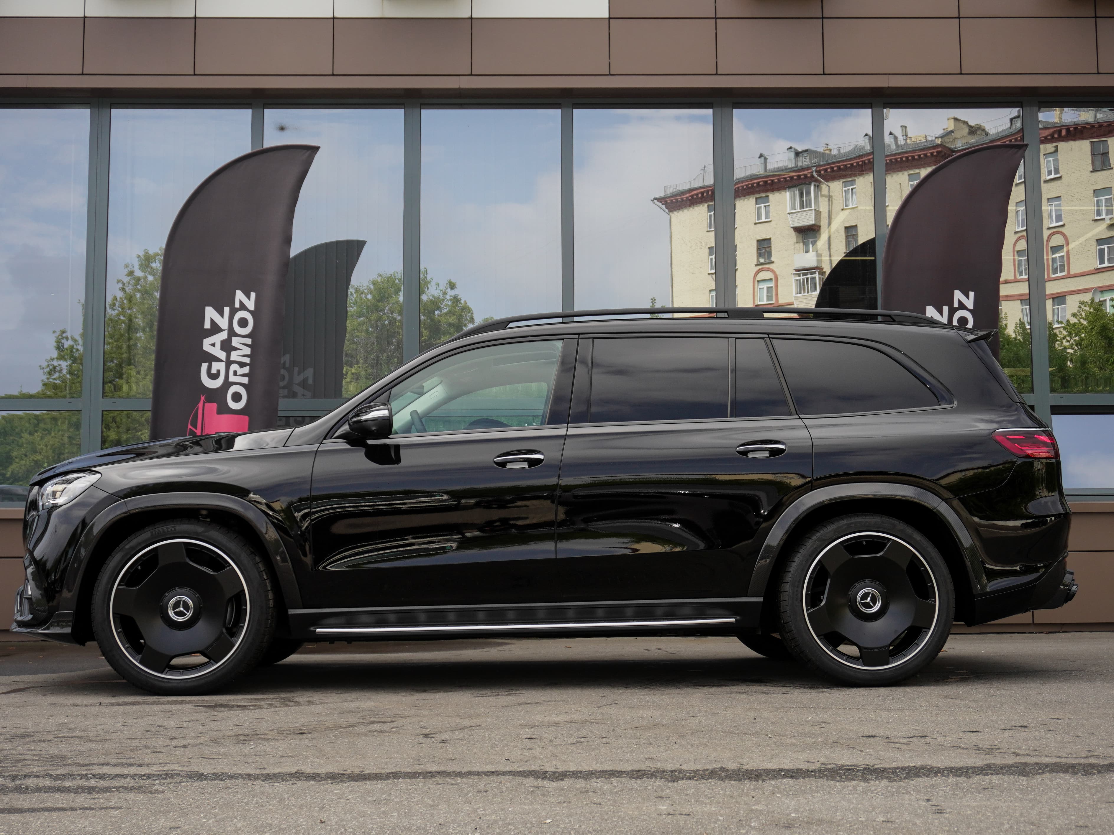Brabus 500: черный экстерьер и коричневый салон — фото 9