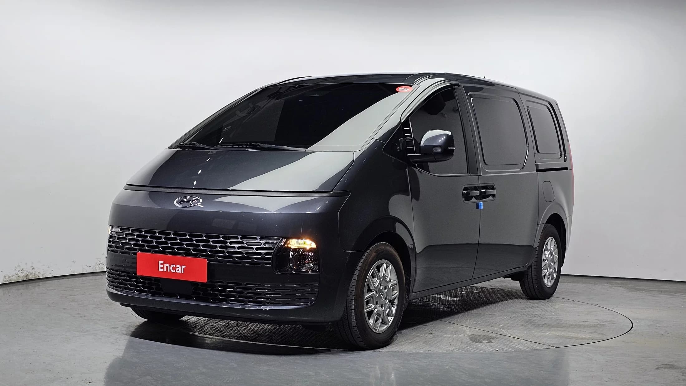 Hyundai Staria Cargo 3-Seater Modern, 2023 г. 27451 км.