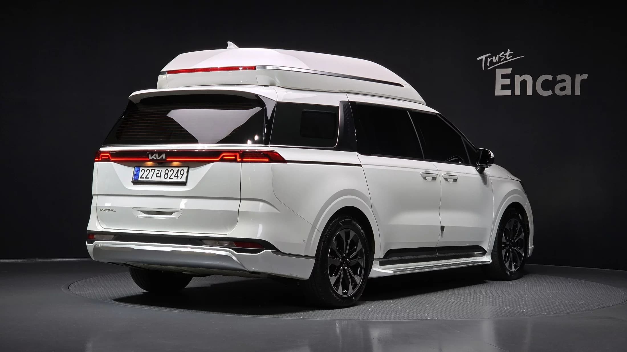 Kia Carnival Gasoline 4-Seater Hi-Limousine Signature, 2022 г. 126674 км. — фото 2