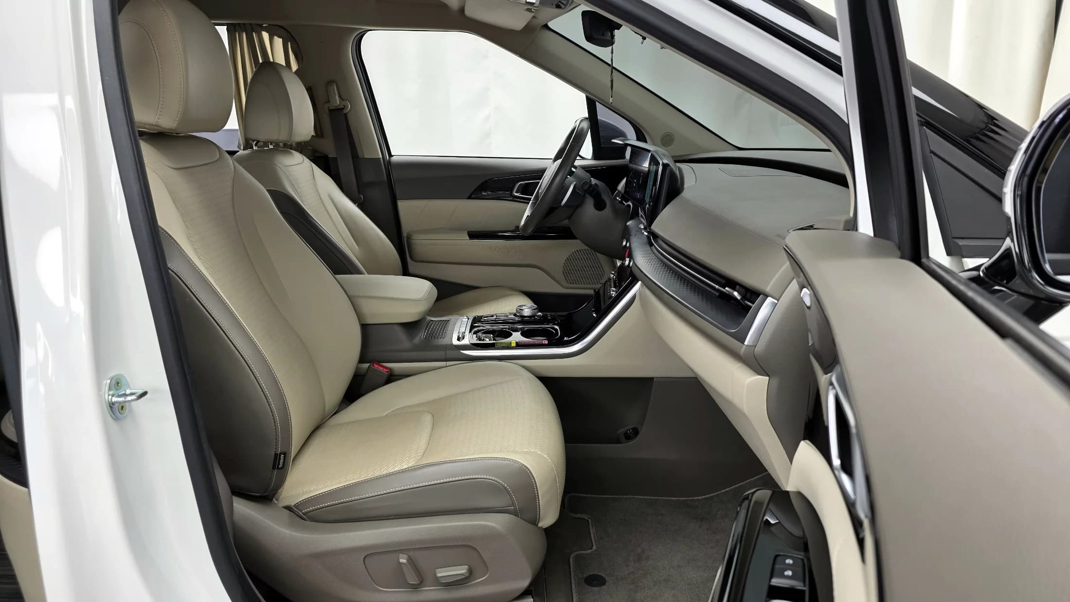 Kia Carnival Gasoline 4-Seater Hi-Limousine Signature, 2022 г. 126674 км. — фото 11