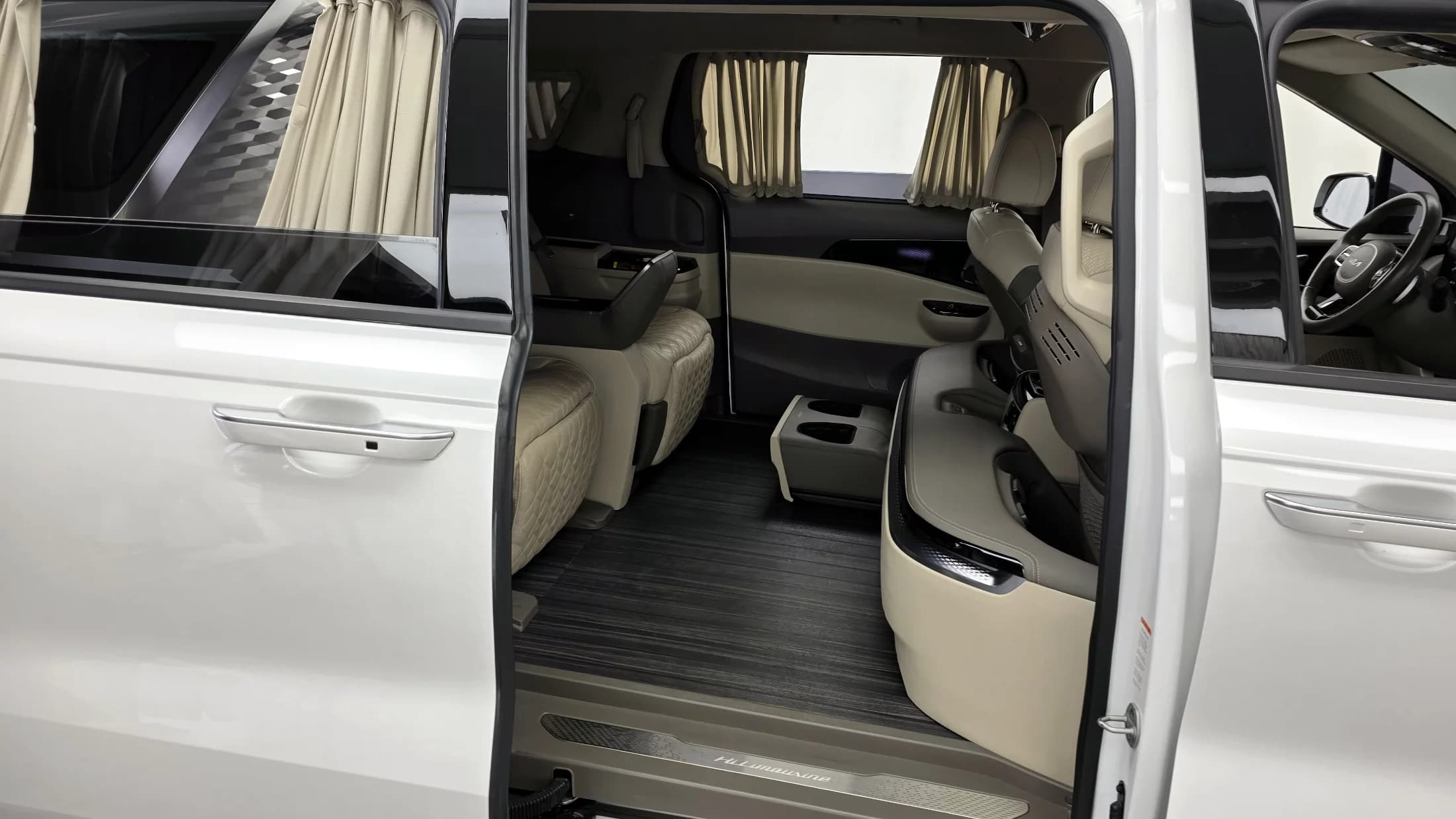 Kia Carnival Gasoline 4-Seater Hi-Limousine Signature, 2022 г. 126674 км. — фото 12