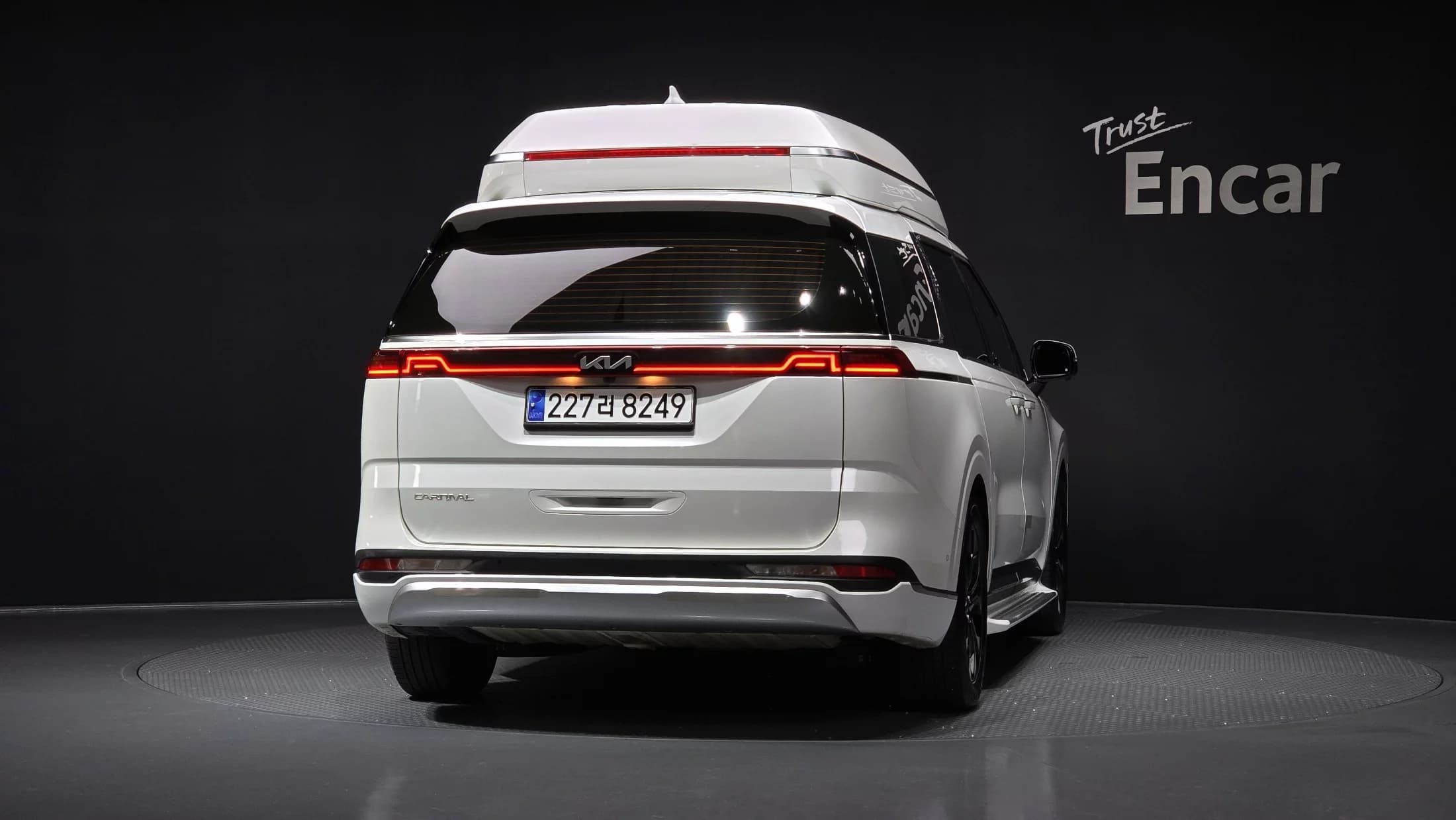 Kia Carnival Gasoline 4-Seater Hi-Limousine Signature, 2022 г. 126674 км. — фото 4