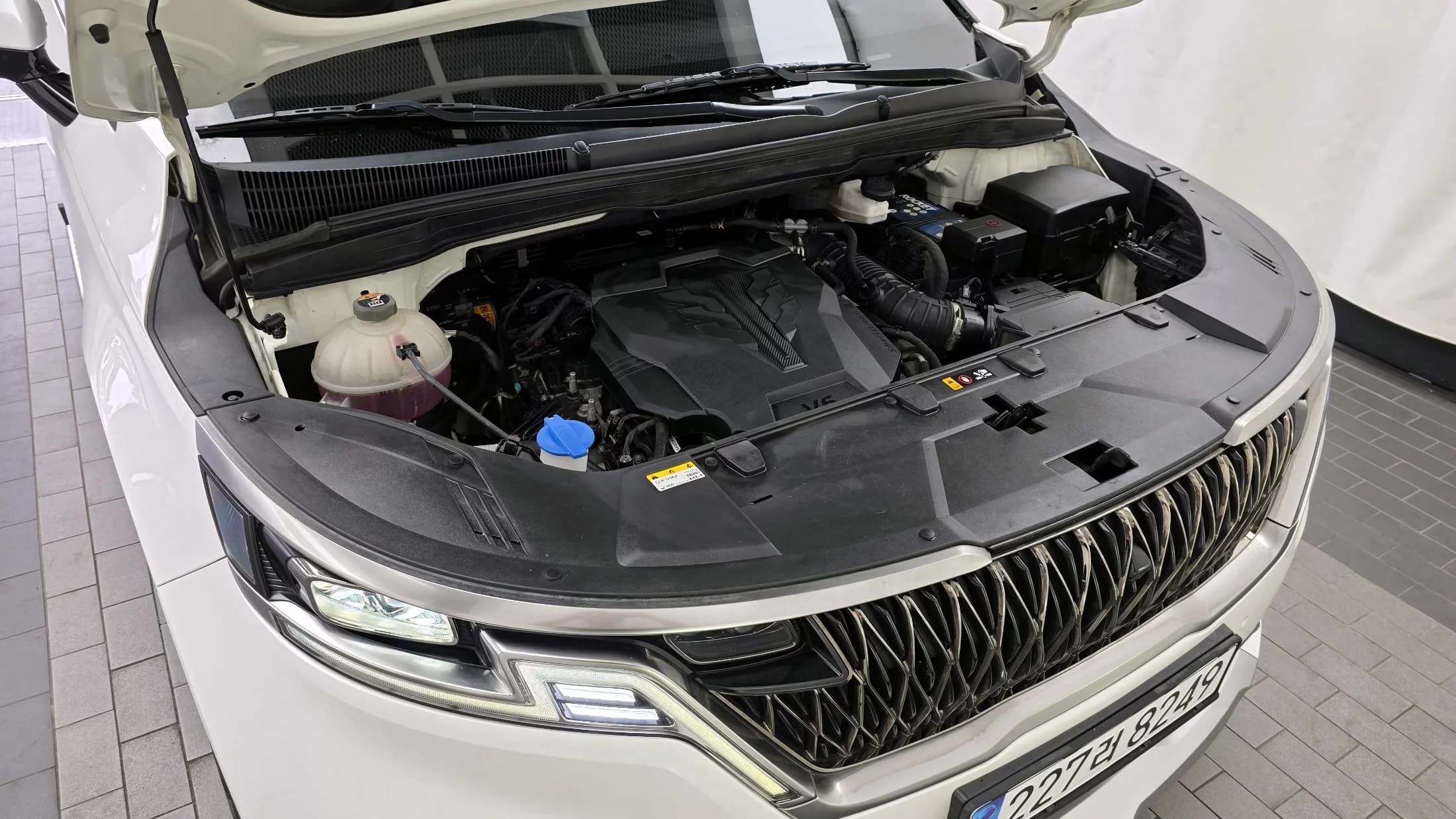 Kia Carnival Gasoline 4-Seater Hi-Limousine Signature, 2022 г. 126674 км. — фото 6