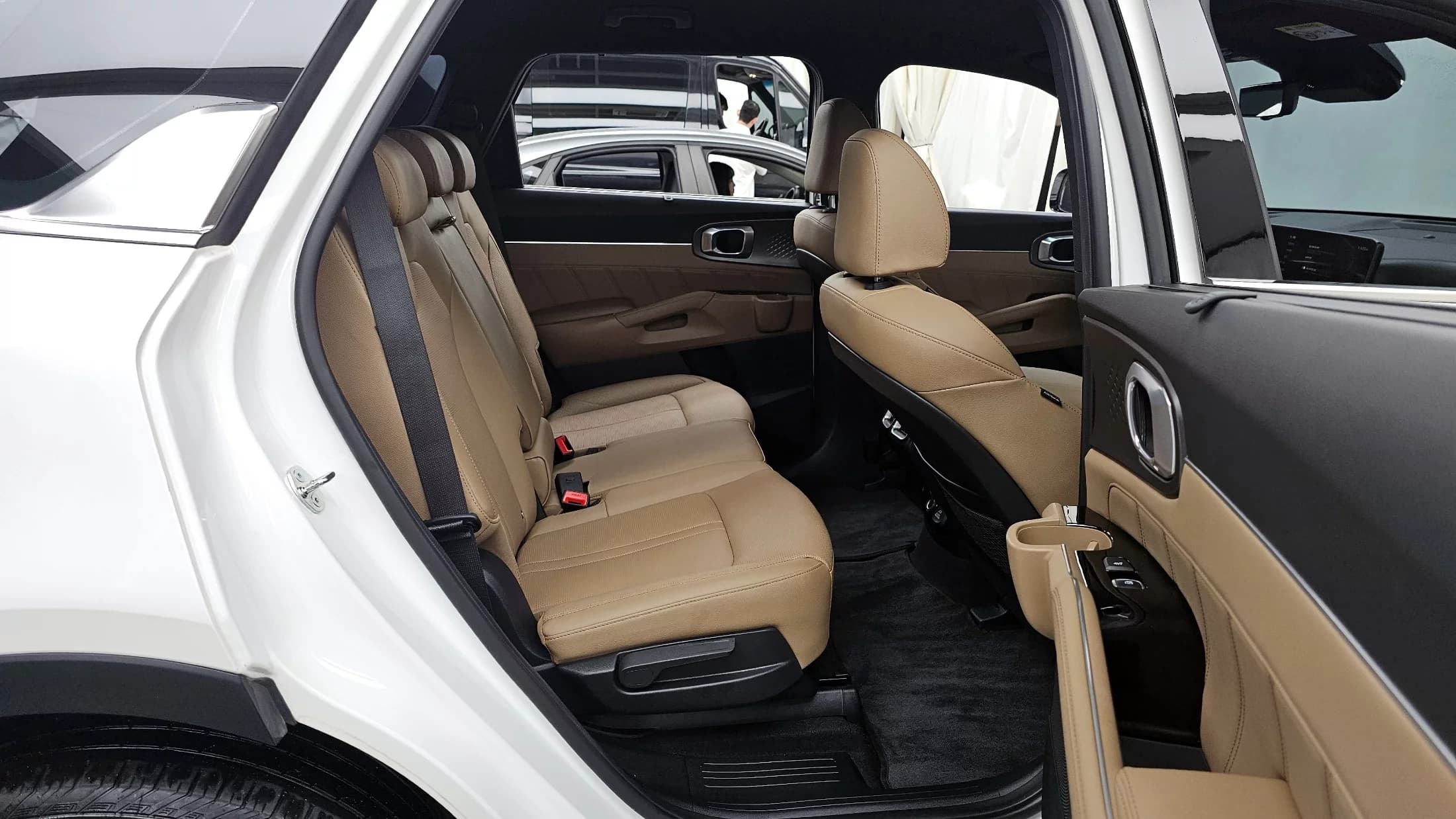 Kia Sorento HEV 1.6 2WD Signature, гибрид, 2023 г. 28506 км. — фото 36
