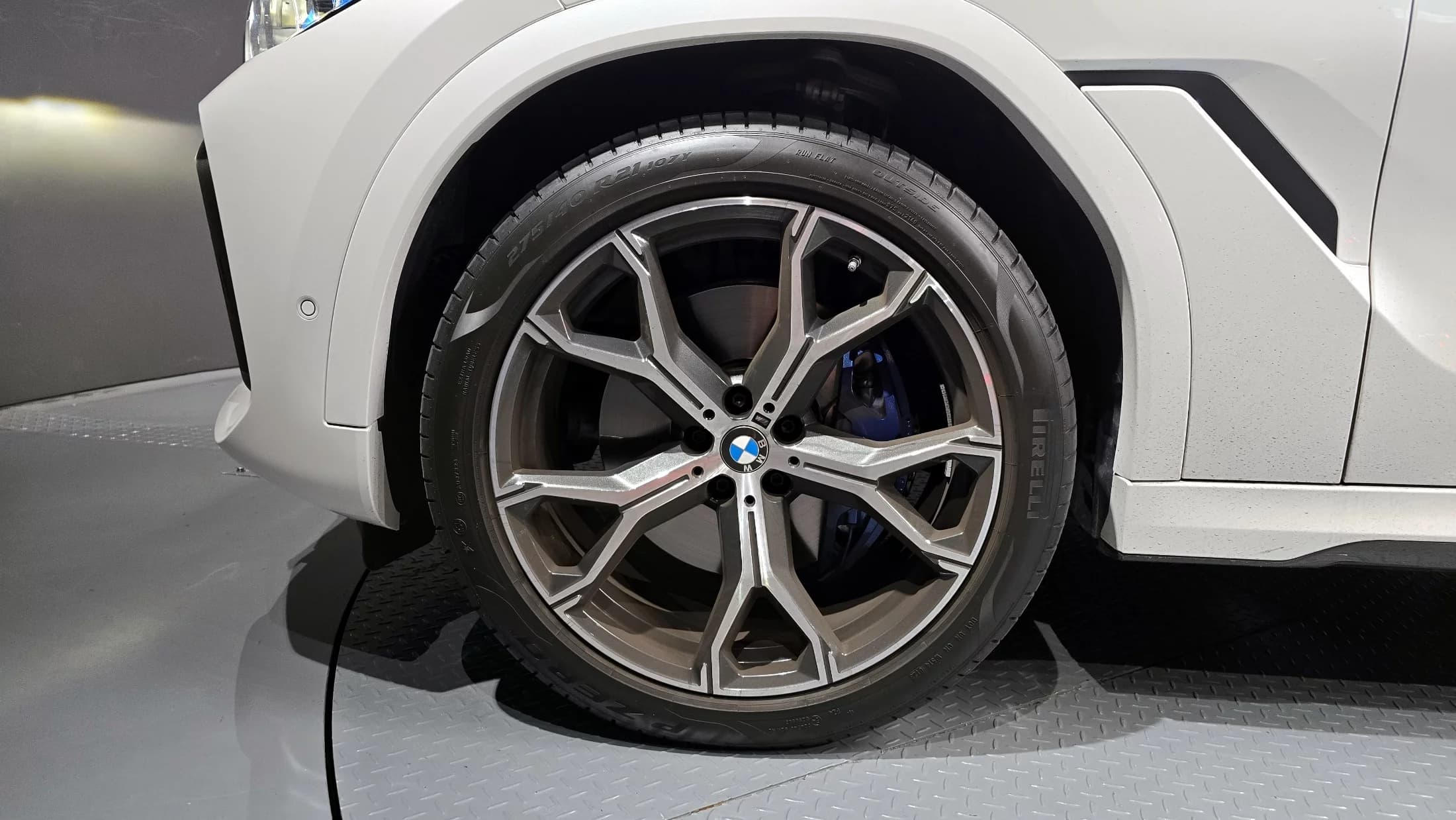 BMW X6 xDrive40i M Sport, 2023 г. 5925 км. — фото 5