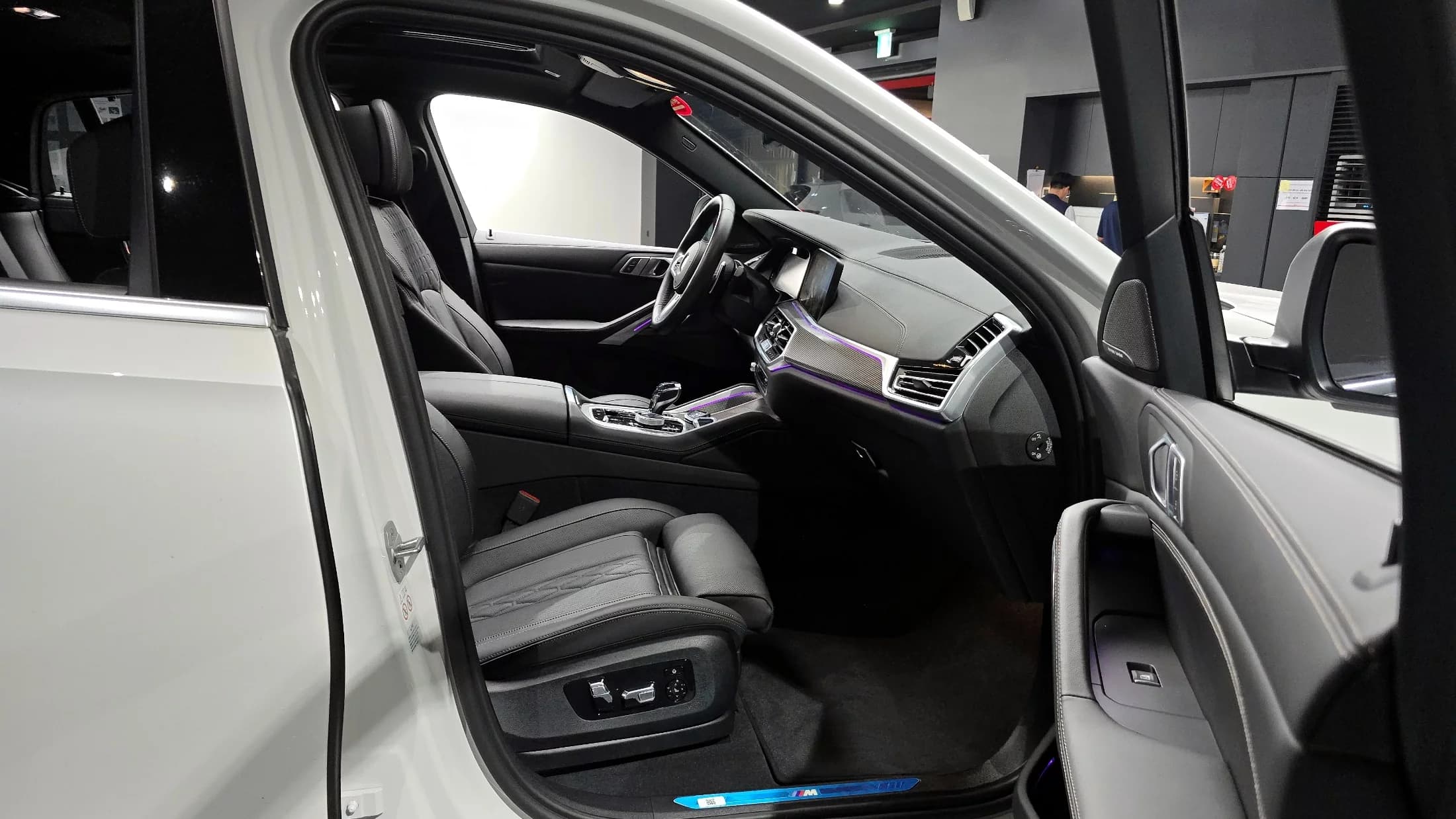 BMW X6 xDrive40i M Sport, 2023 г. 5925 км. — фото 10