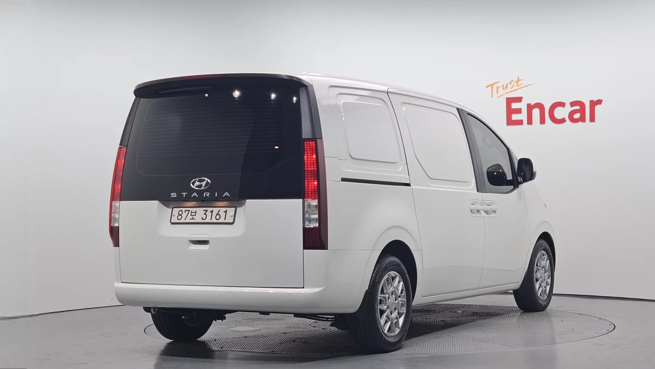 Hyundai Staria Cargo 3-Seater Modern, 2021 г. 12456 км. — фото 2