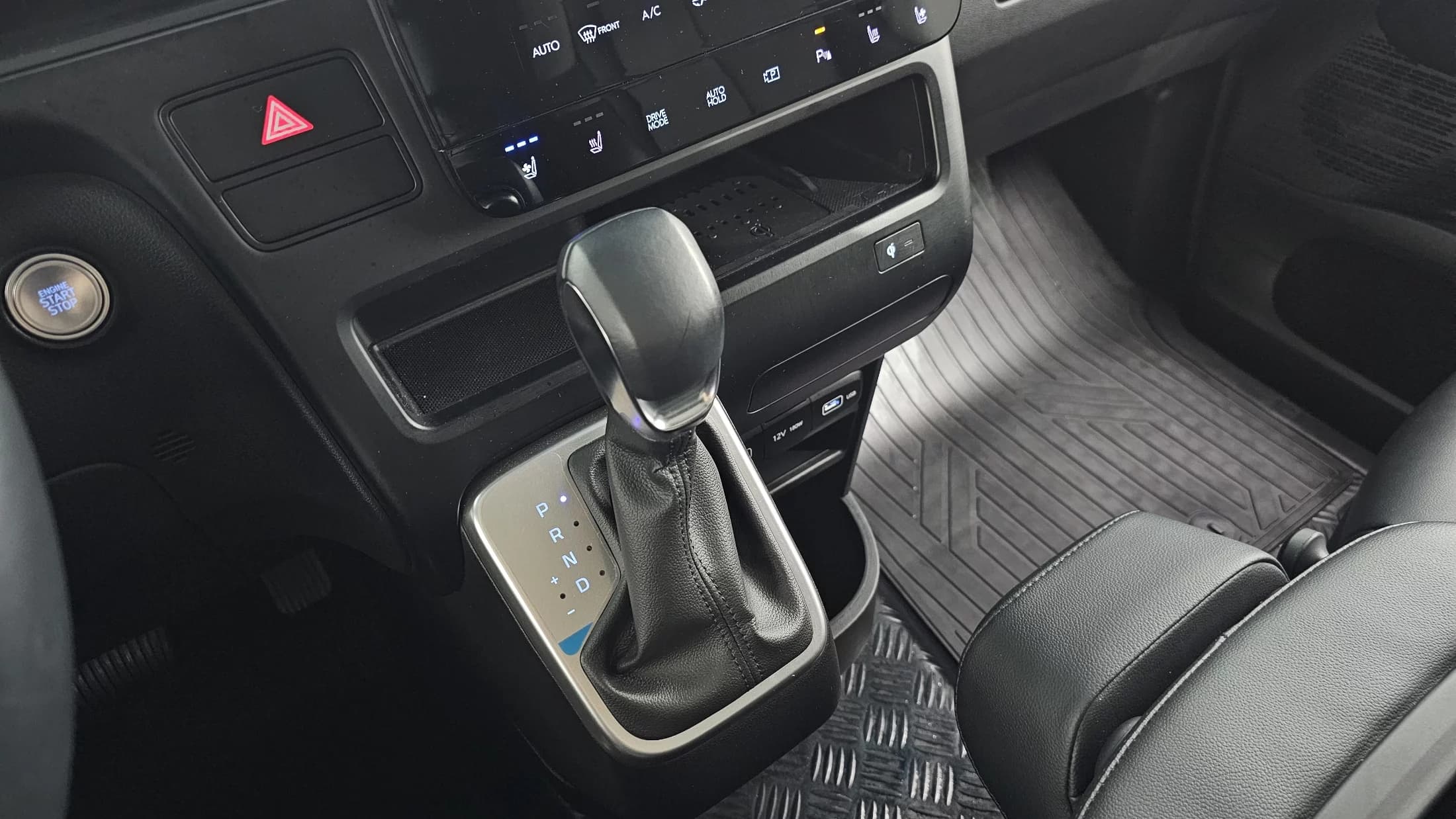 Hyundai Staria Cargo 3-Seater Modern, 2021 г. 12456 км. — фото 9