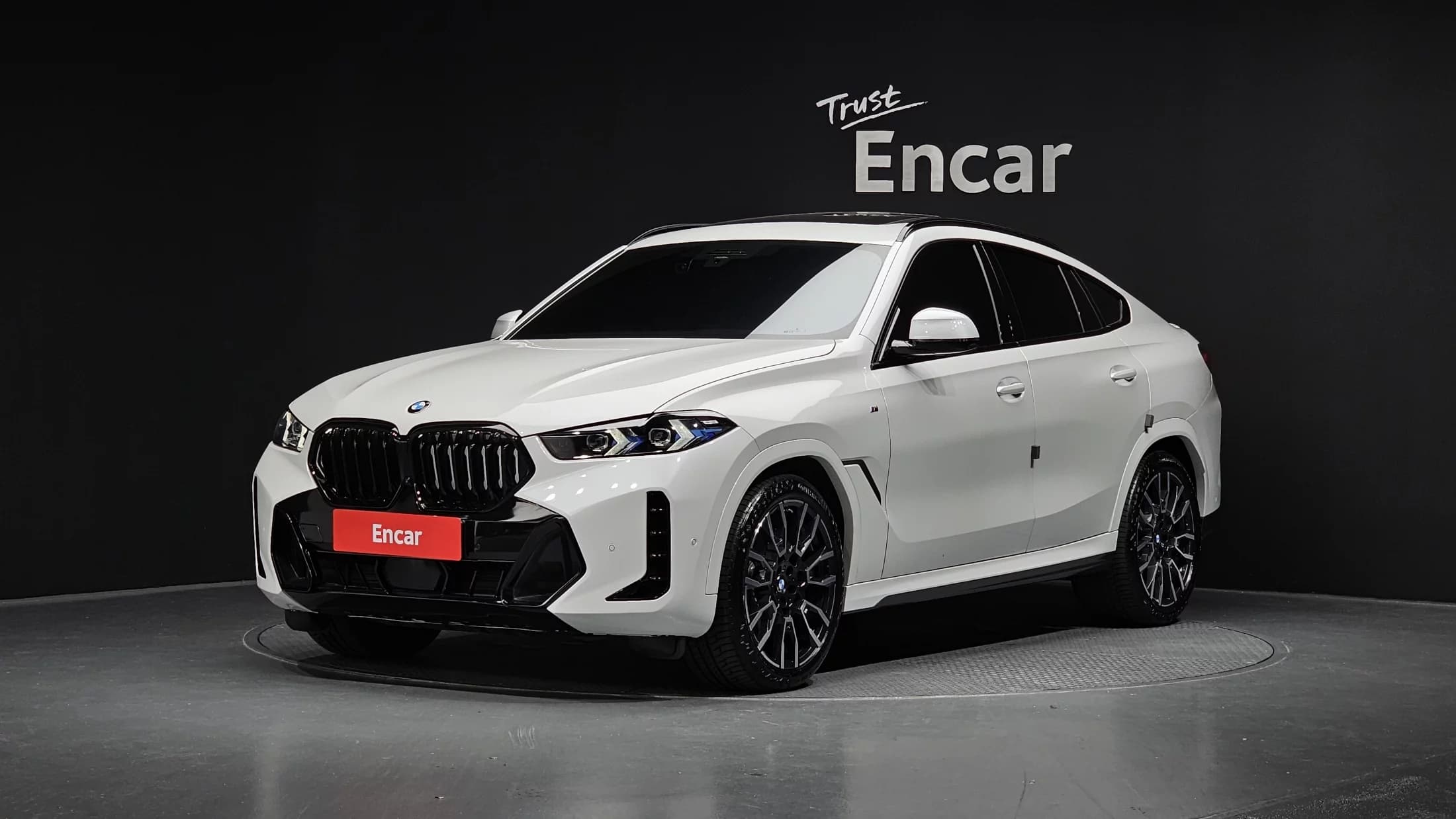 BMW X6 xDrive40i M Sport, 2025 г. 3500 км.