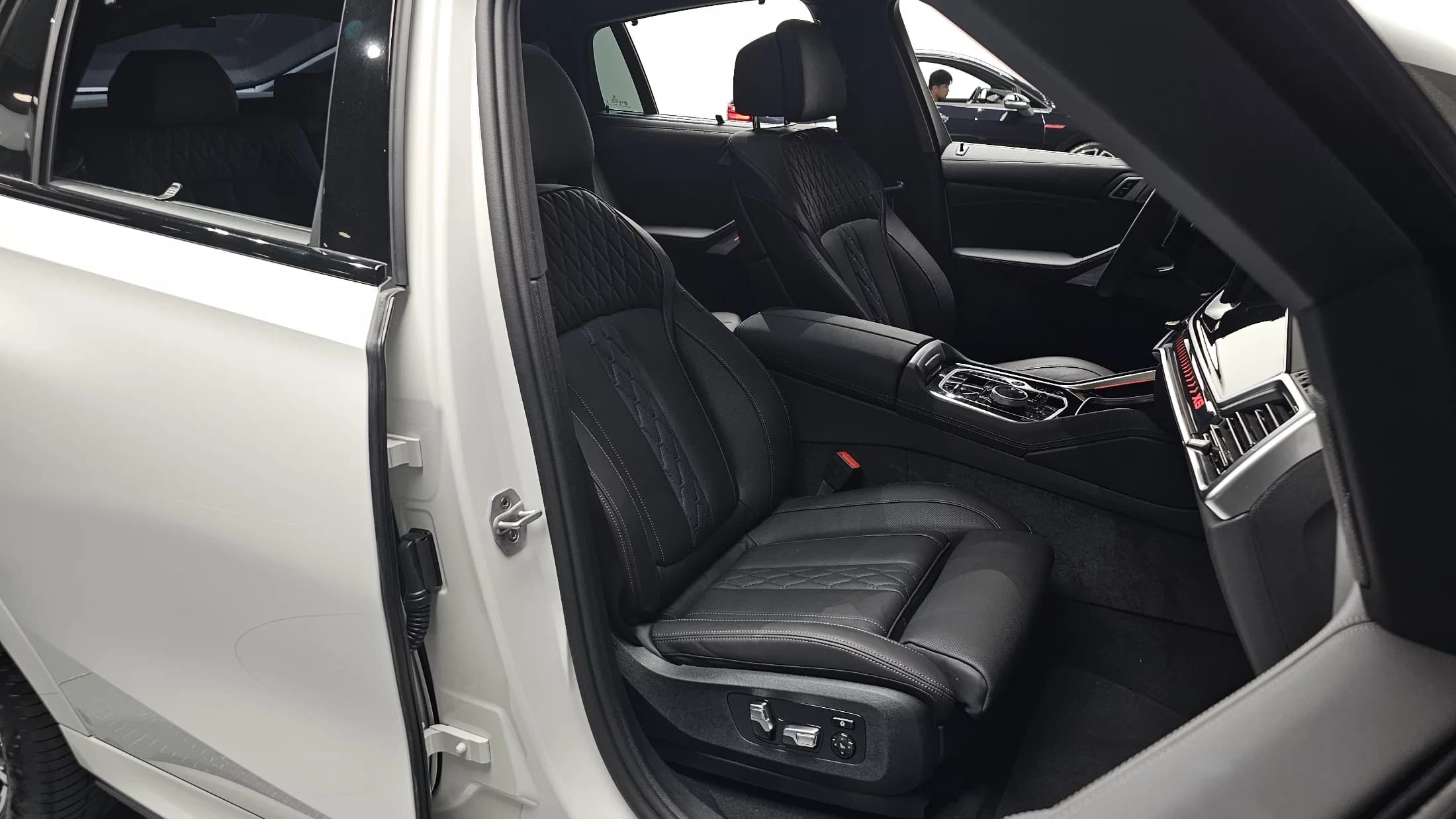 BMW X6 xDrive40i M Sport, 2025 г. 3500 км. — фото 10