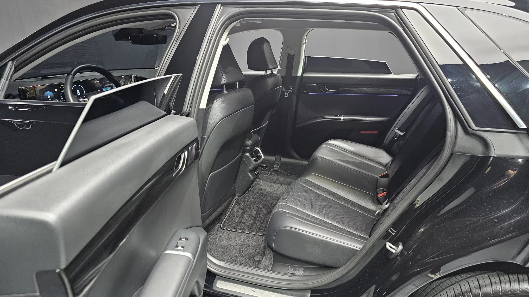 Hyundai Grandeur 2,5 Gasoline 2WD Exclusive, 2025 г. 9774 км. — фото 12