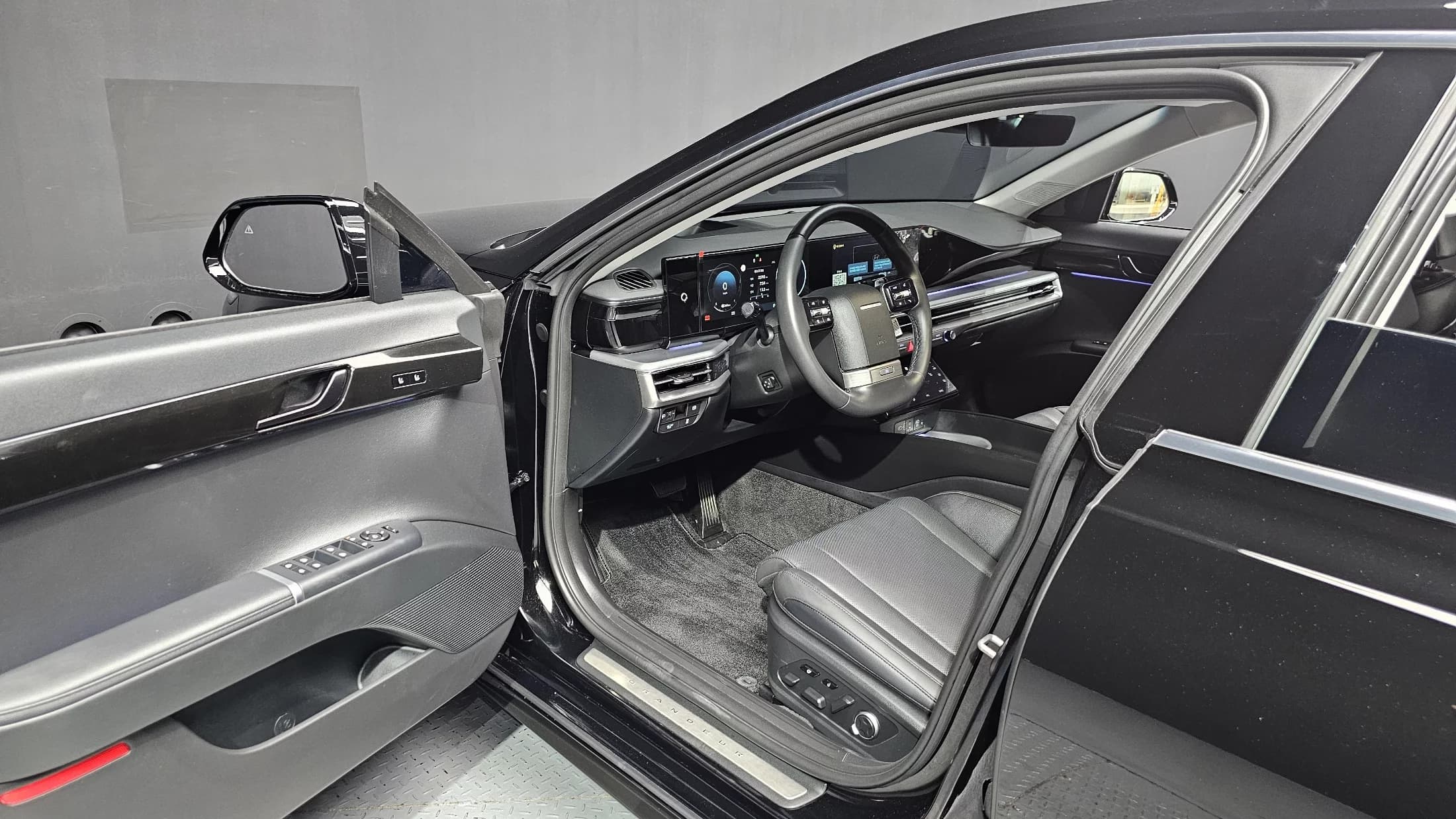 Hyundai Grandeur 2,5 Gasoline 2WD Exclusive, 2025 г. 9774 км. — фото 10