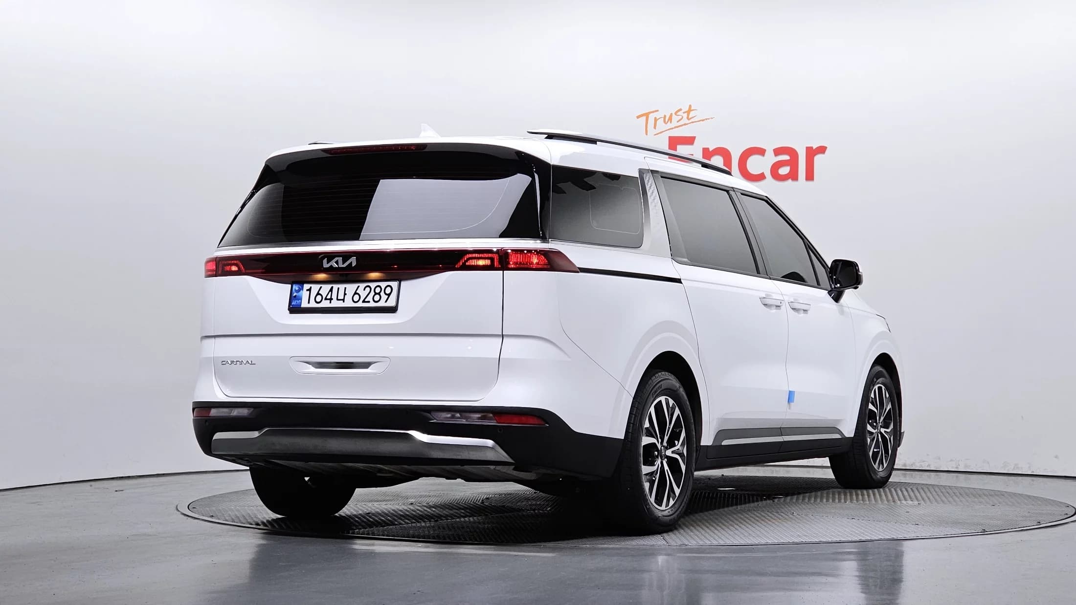 Kia Carnival 9-Seater Noblesse, 2023 г. 79355 км. — фото 2