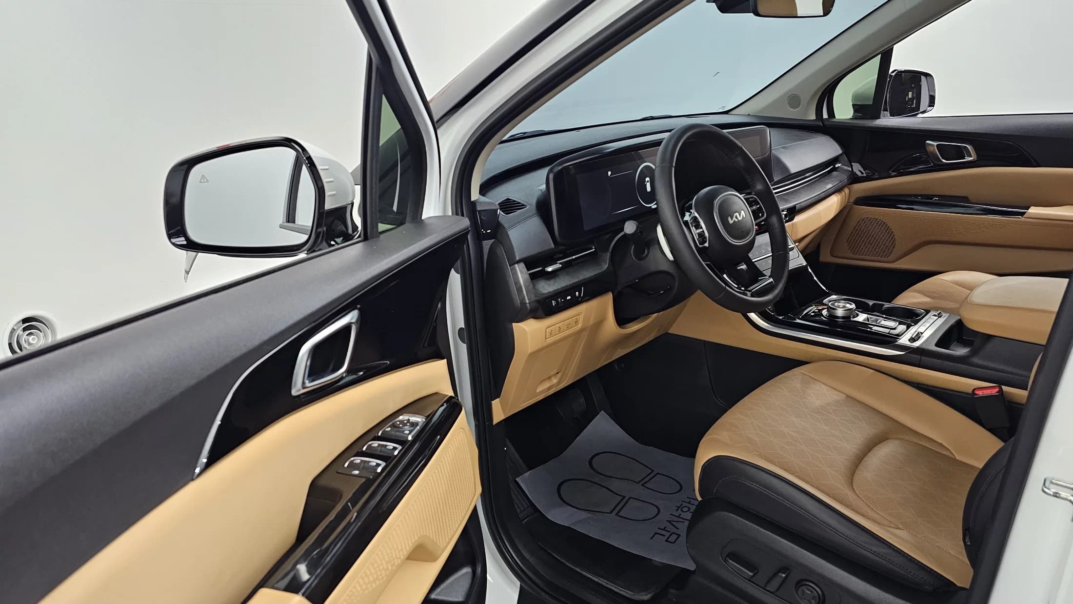 Kia Carnival 9-Seater Noblesse, 2023 г. 79355 км. — фото 11
