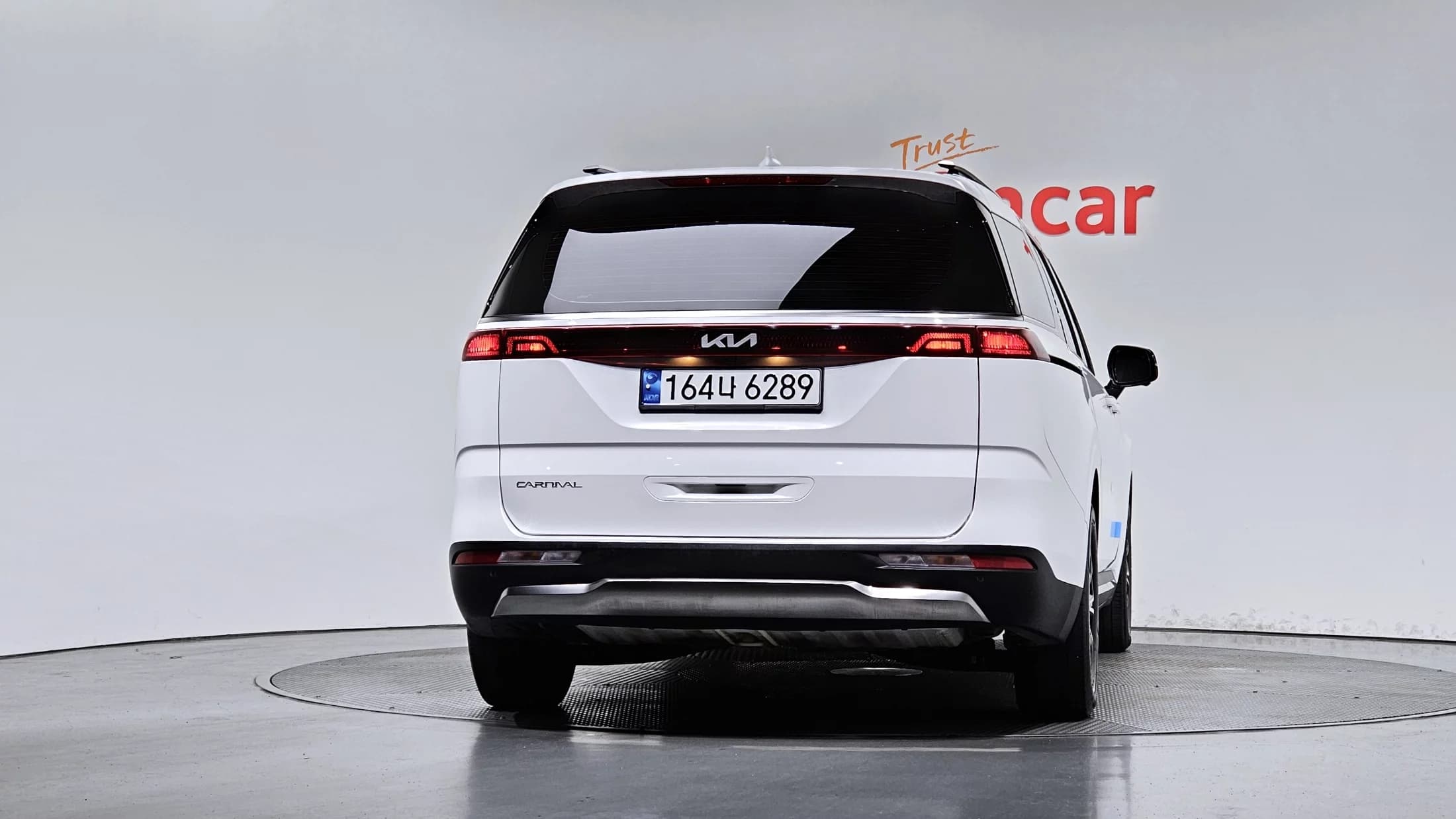 Kia Carnival 9-Seater Noblesse, 2023 г. 79355 км. — фото 4