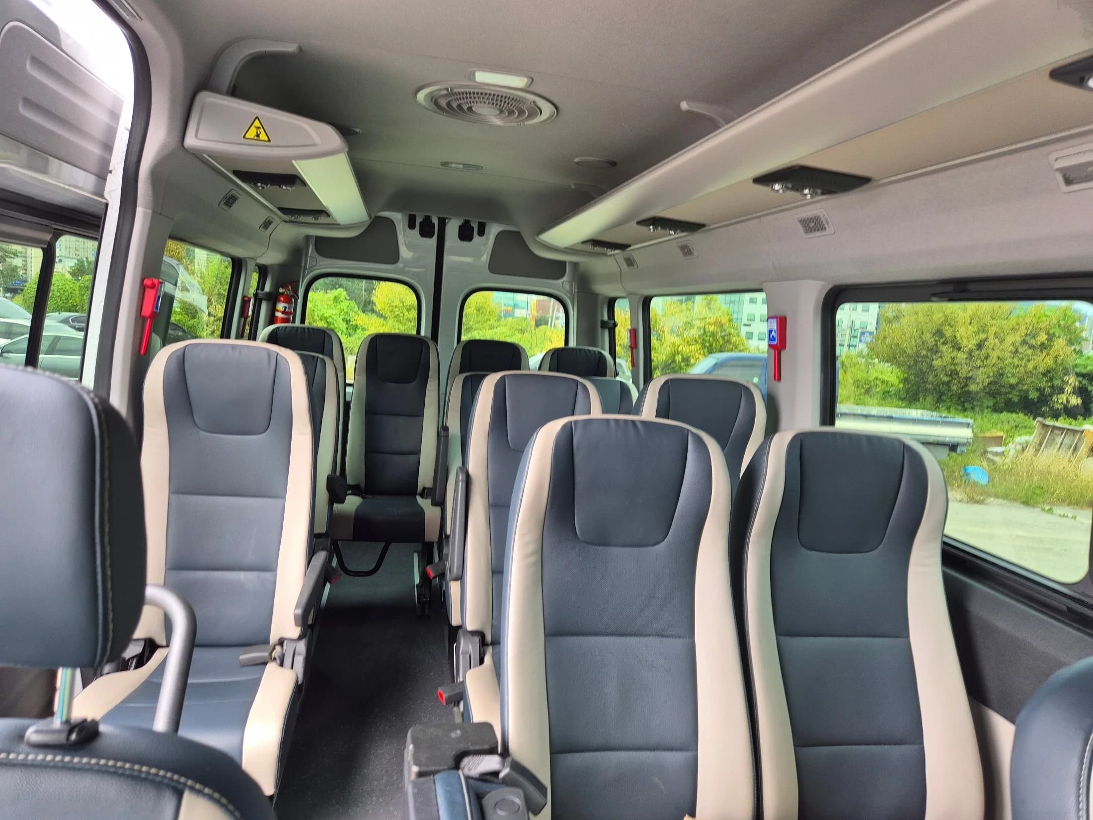 Hyundai H1 15-seater Luxury, 2023 г. 16174 км. — фото 16